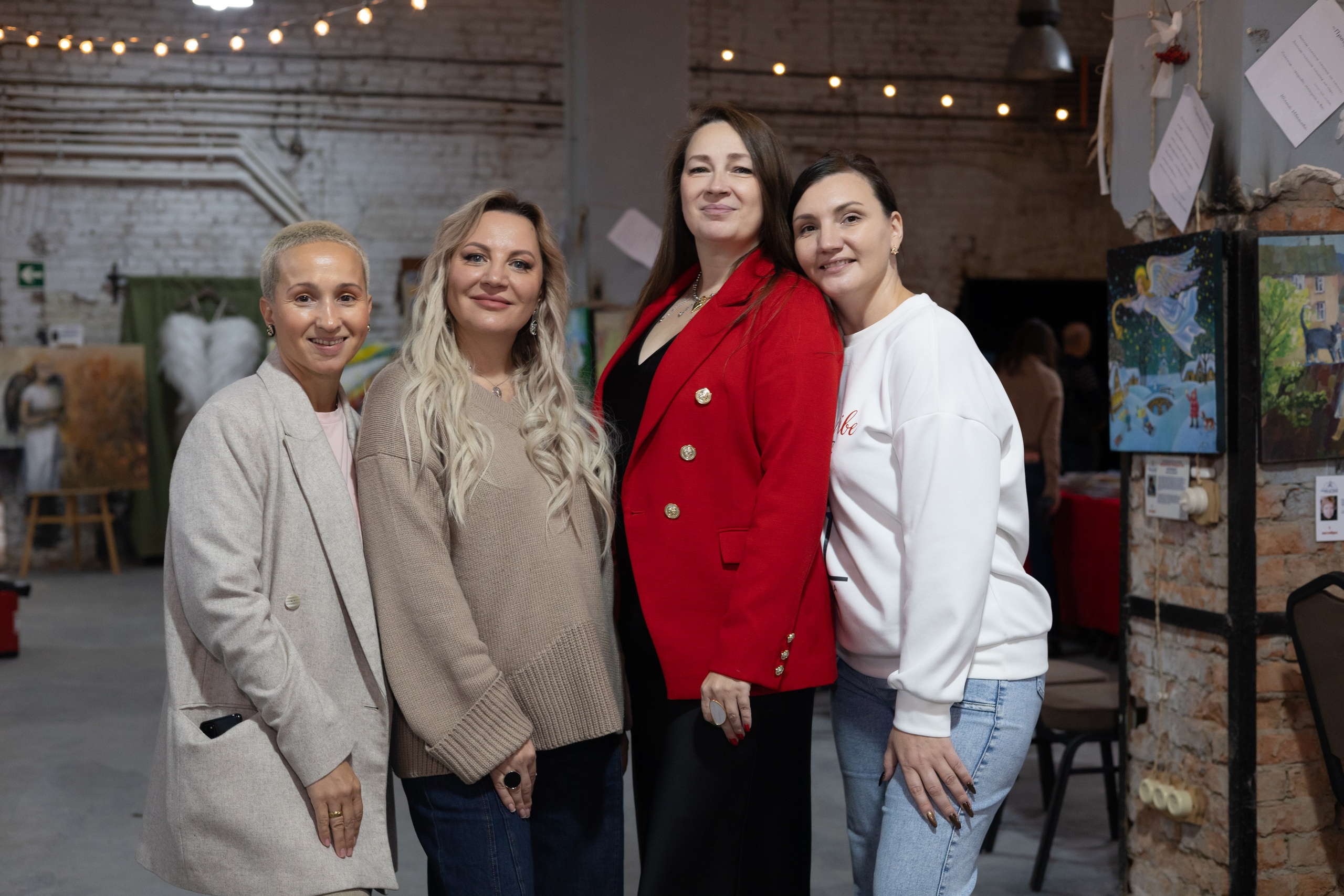 Выставка «АНГЕЛЫ МИРА». Фотограф Красноярск съемки лавстори, фотосессия в студии, портретная съемка, творческие фотосессии