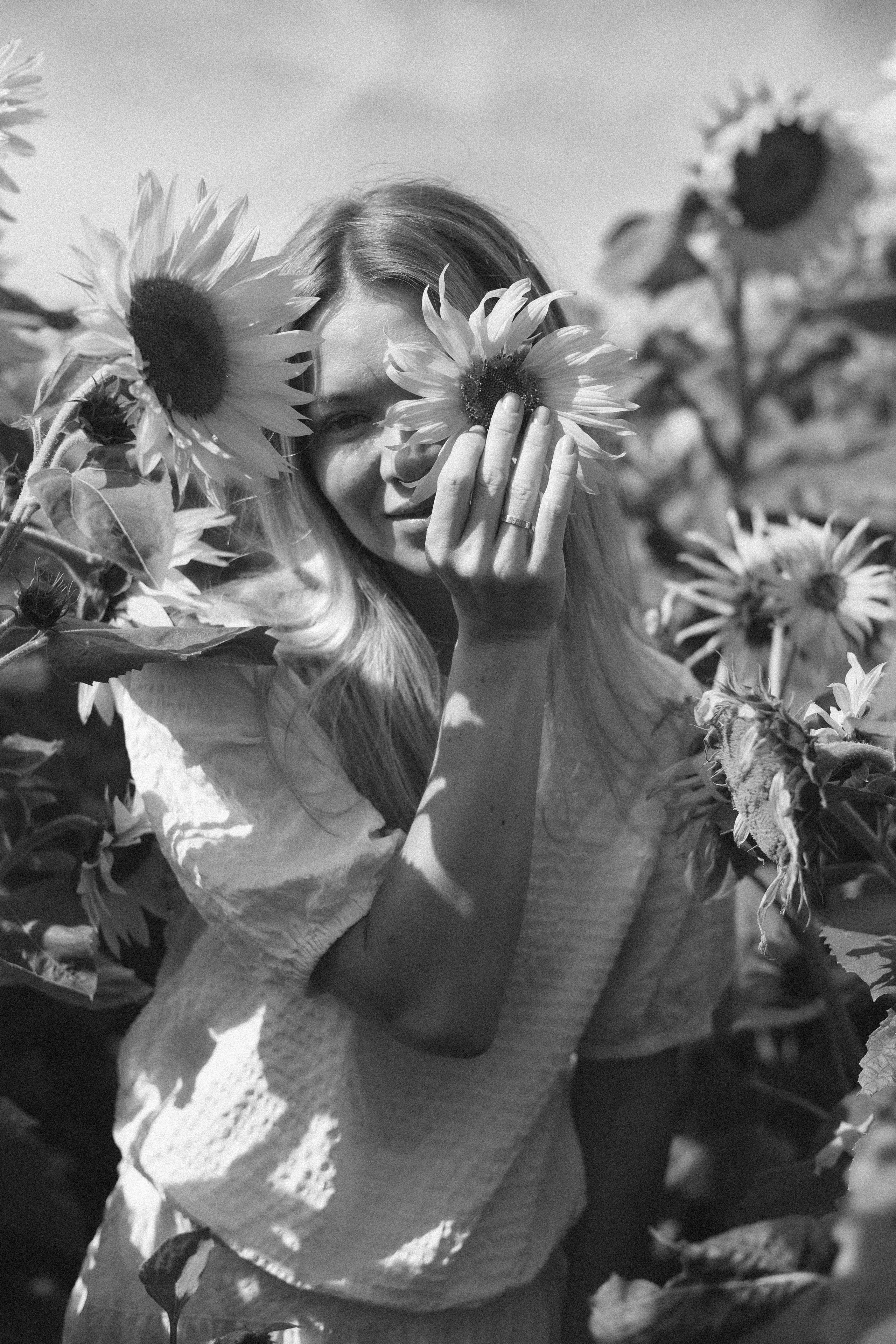 ПОДСОЛНУХИ 2025. Фотограф Красноярск съемки лавстори, фотосессия в студии, портретная съемка, творческие фотосессии