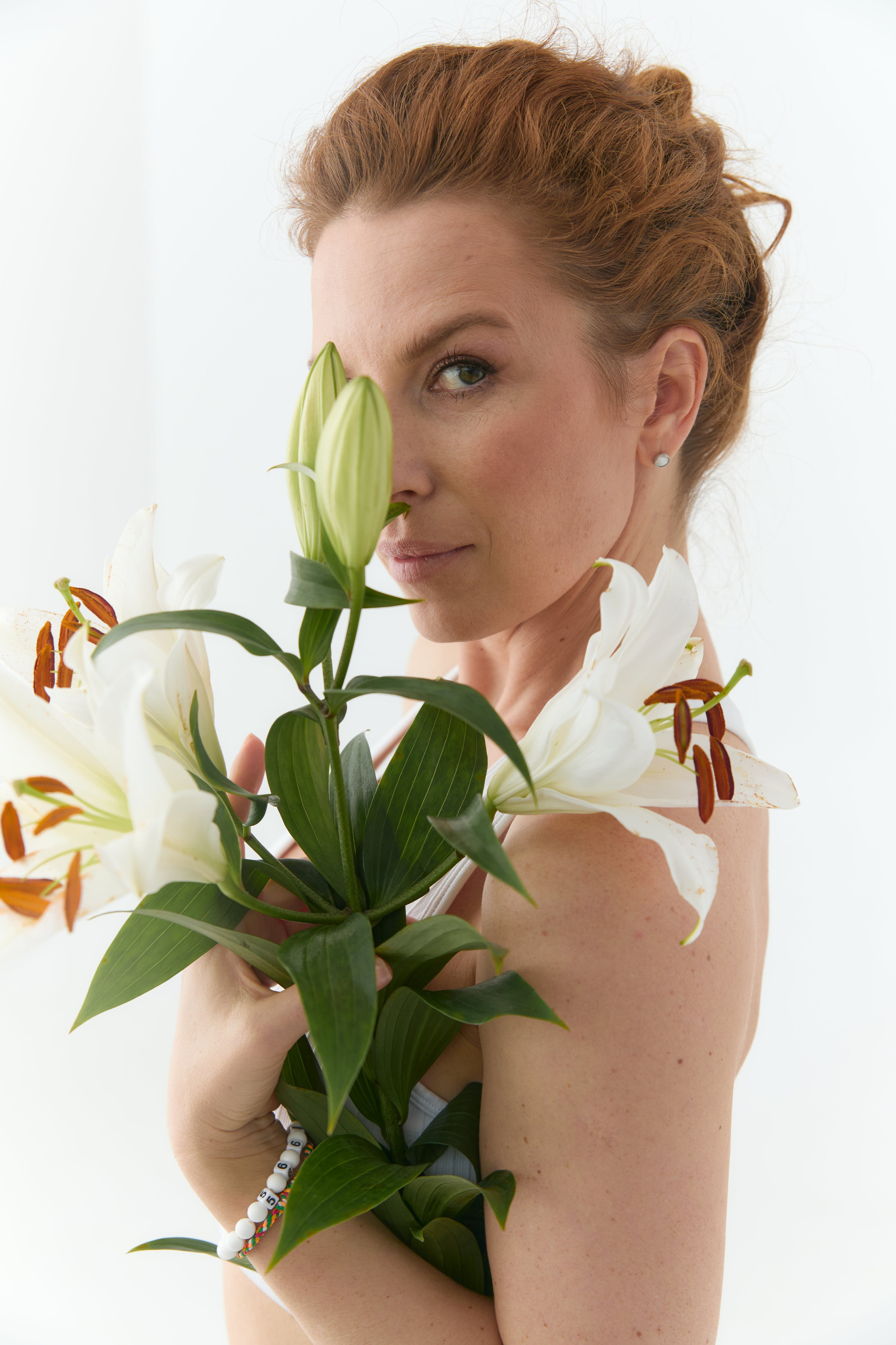 Фотосессия для Анны в студии с цветами. Оксана Кузь|фотограф и продюсер