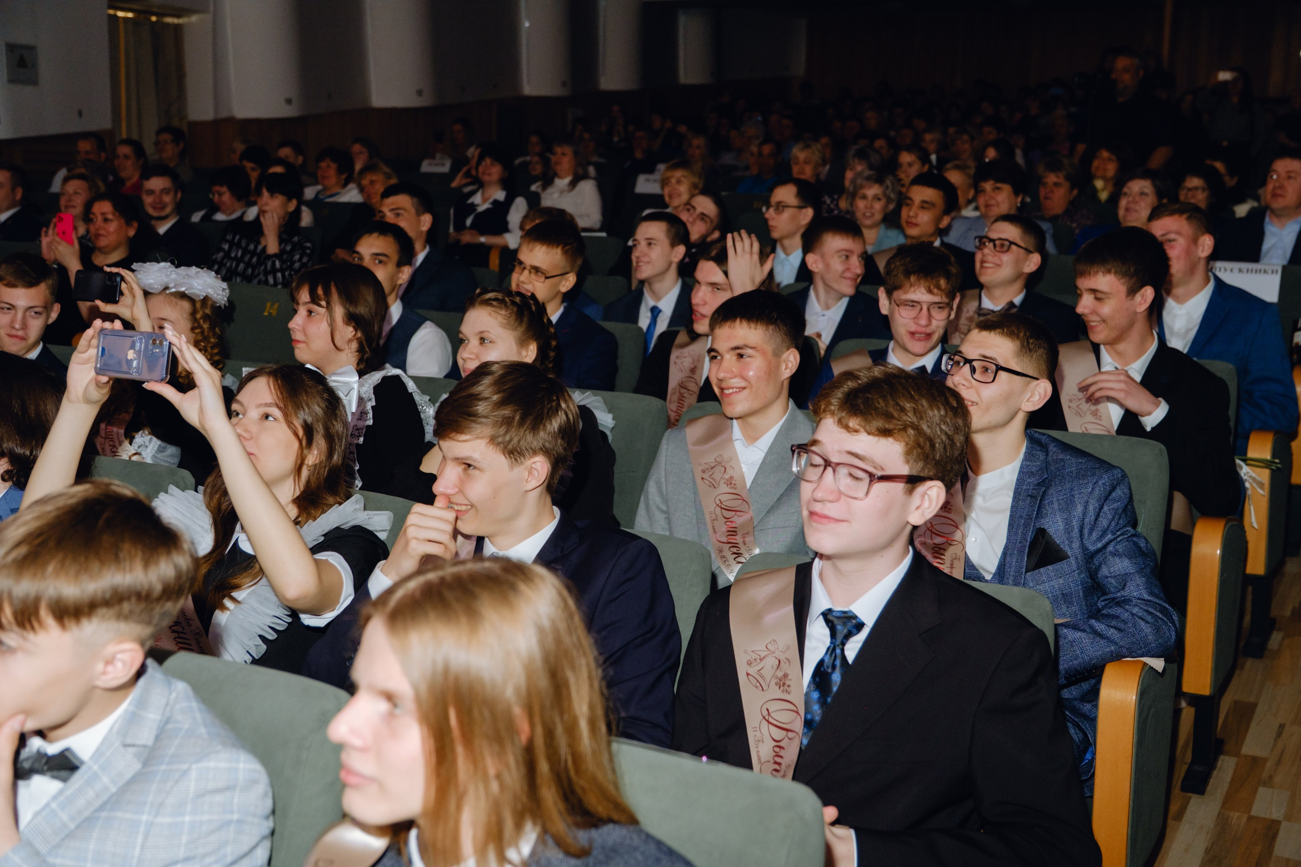 Последний звонок 11 класс. Фотограф Софья Володкина