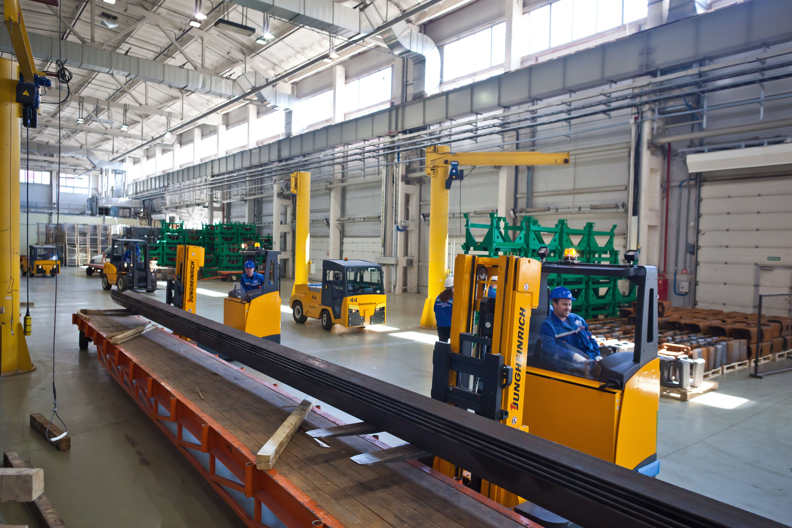 ТИХВИНСКИЙ ВАГОНОСТРОИТЕЛЬНЫЙ ЗАВОД. Рабочая сторона — бизнес портрет и репортаж в Санкт-Петербурге