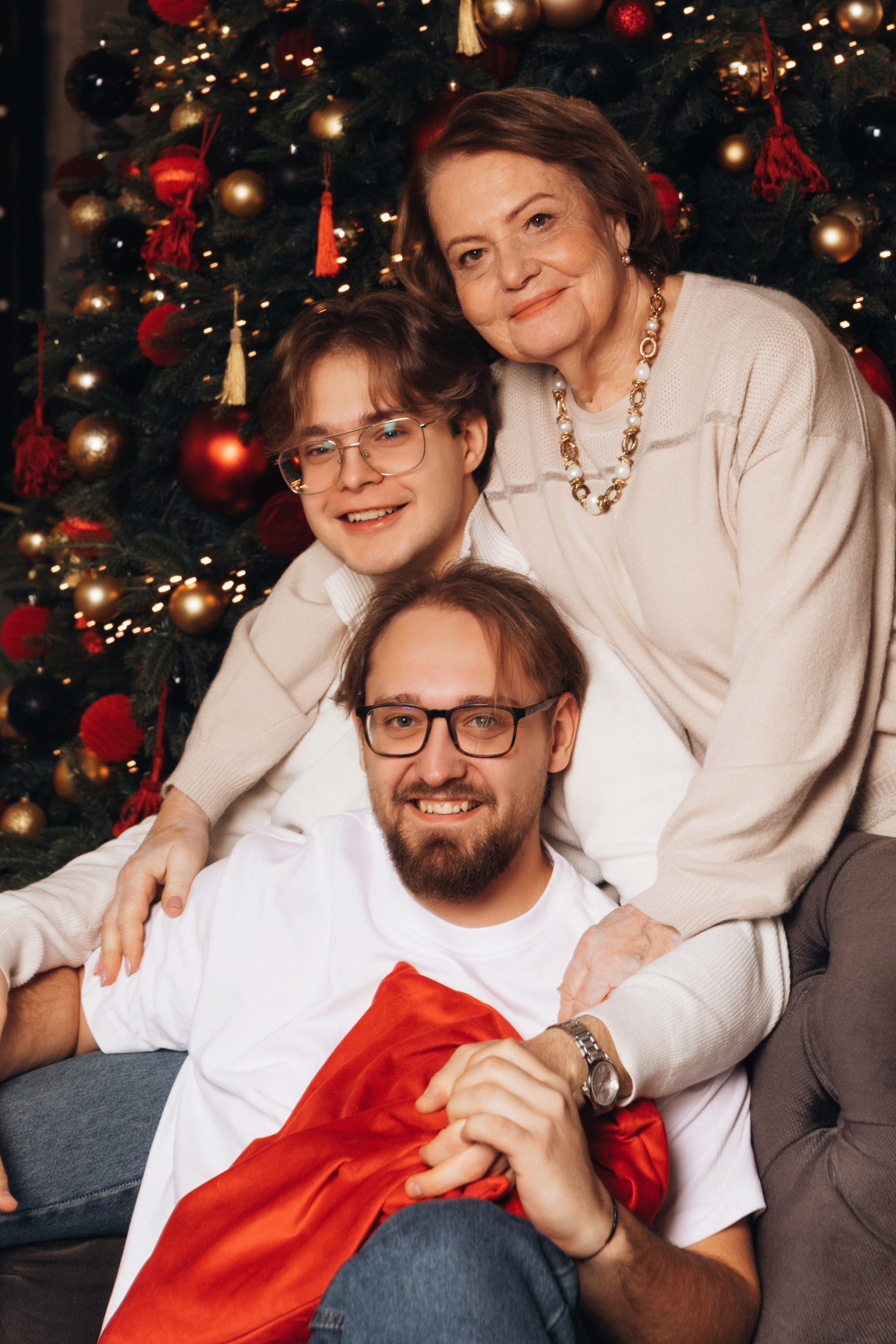 Классическая новогодняя фотосессия в студии у елки