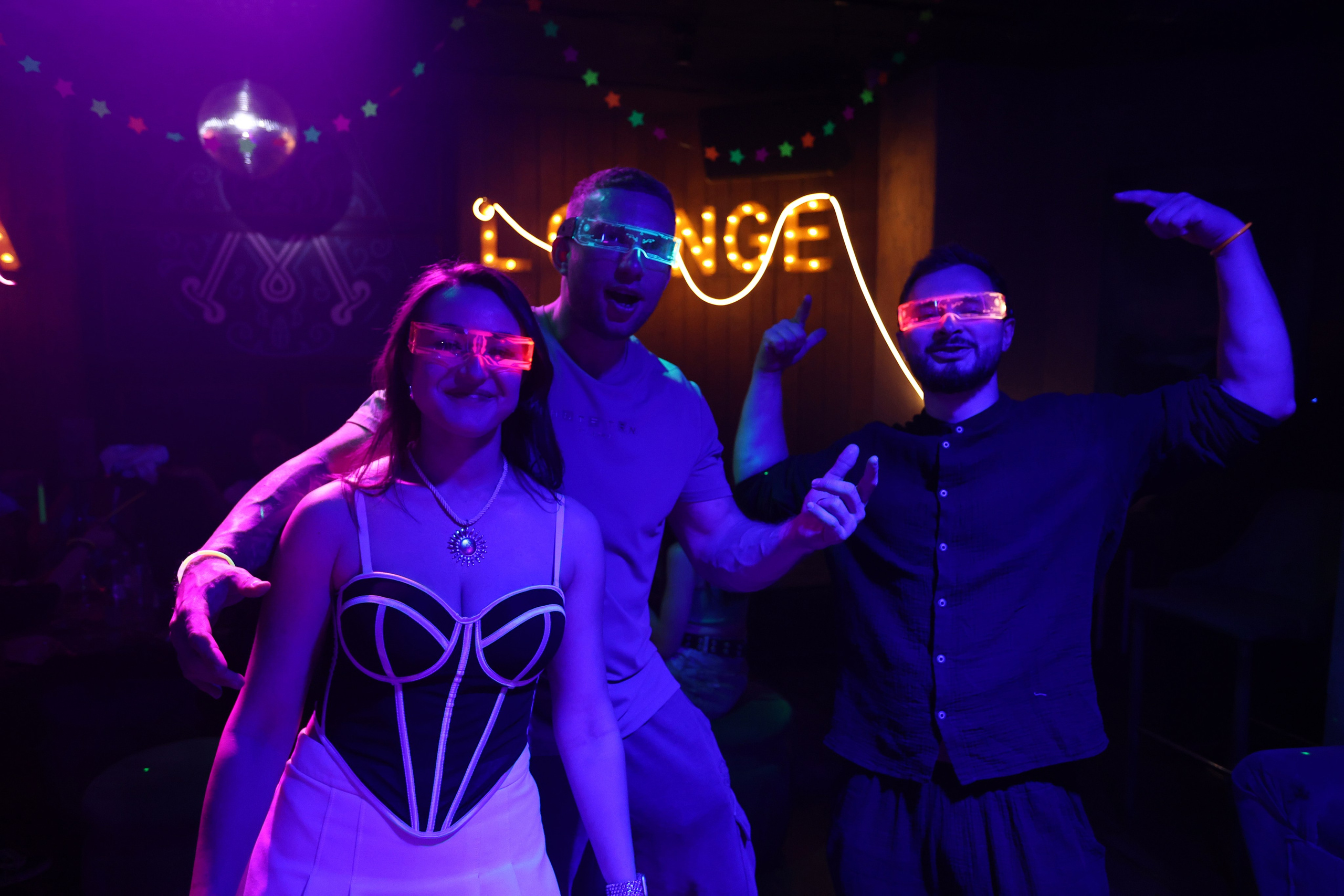 Neon Party 01.08.25. Мята Спортивная — Кальянная, караоке, бар в Минске