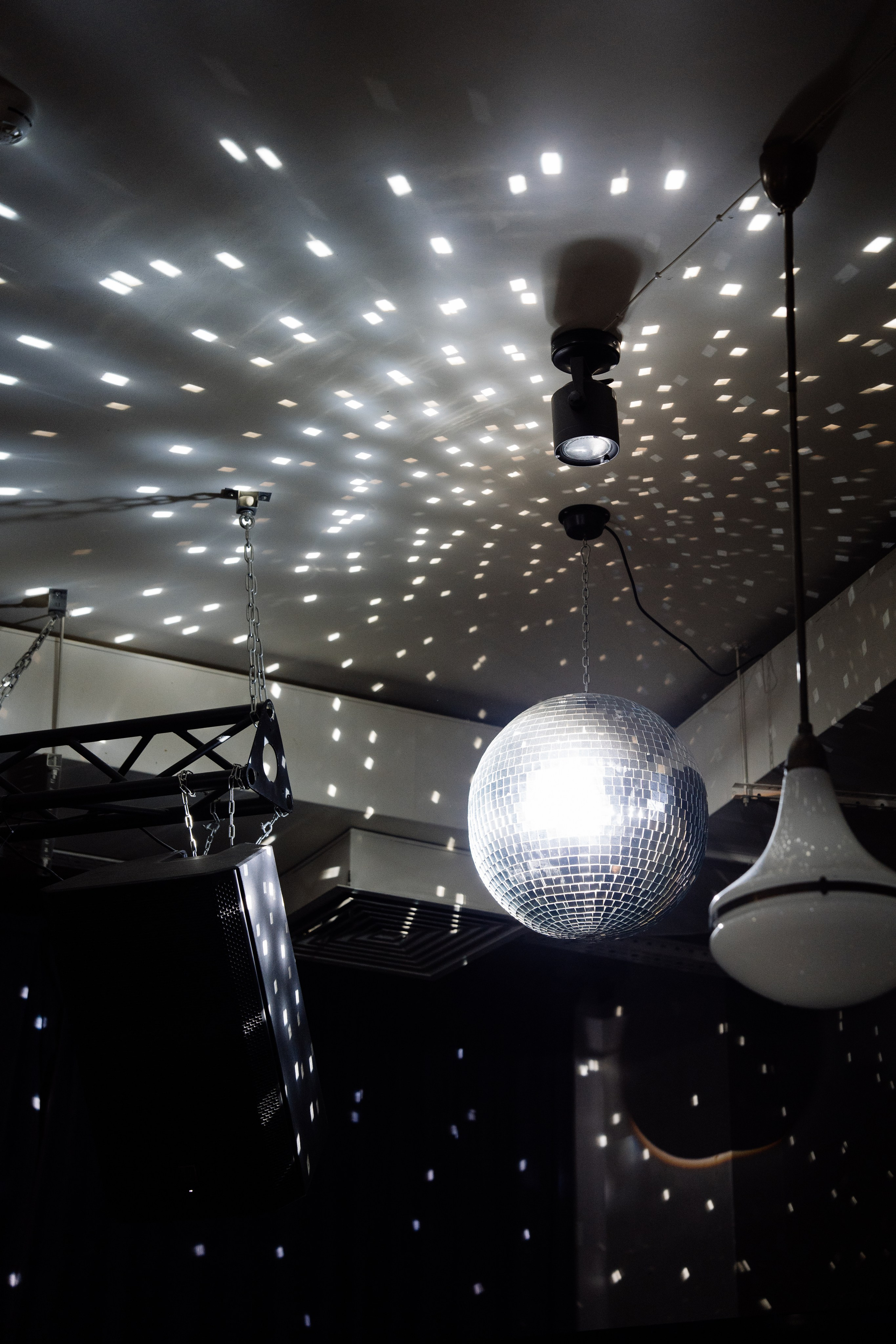 Свадьба в сошиал клабе. Свадебный фотограф организатор в Санкт-Петербурге Ассоль Опарина