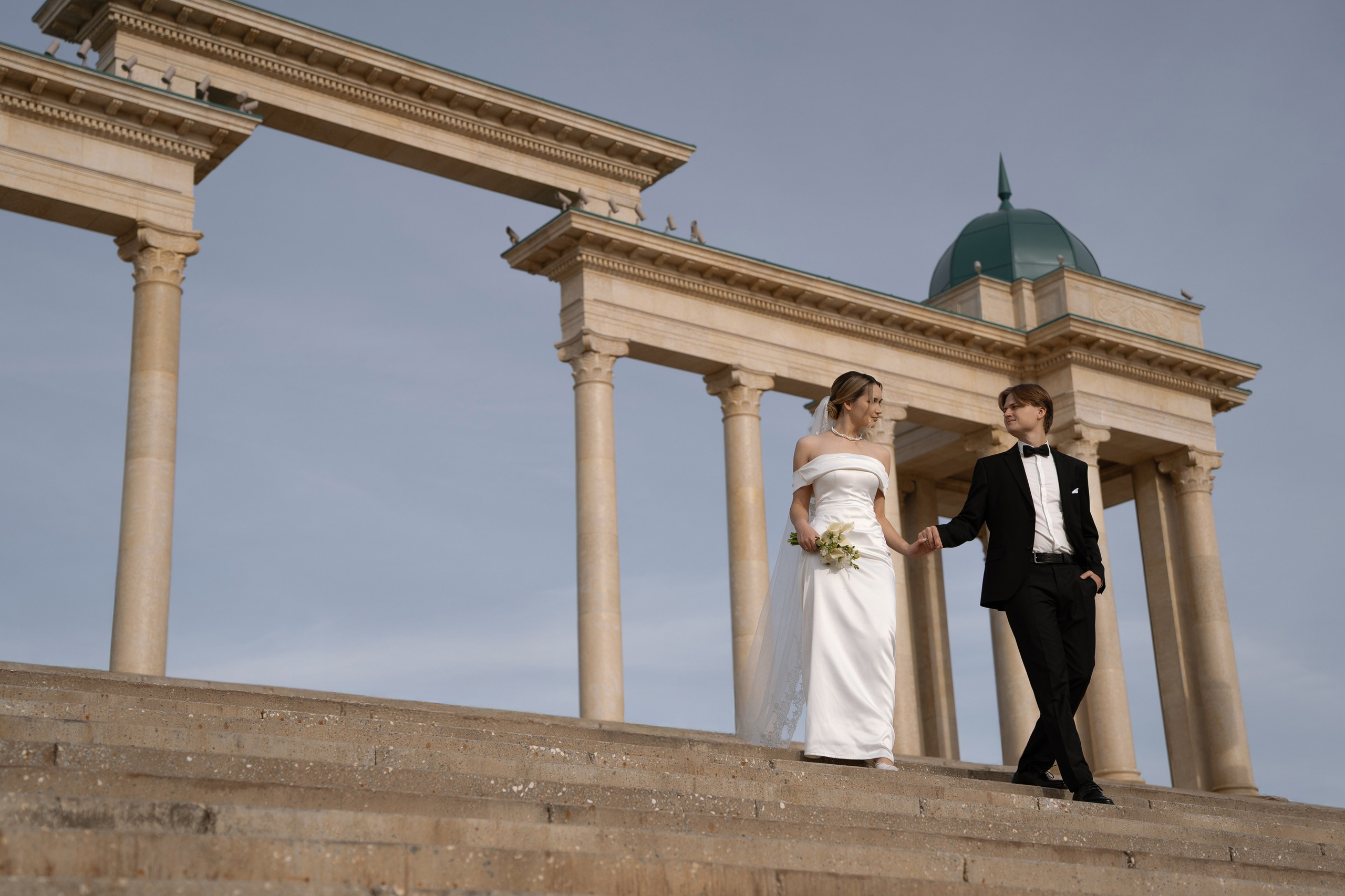 Колоннада на Набережной реки Белой (ост. Монумент Дружбы). Свадебный фотограф в Уфе Лилия Сова