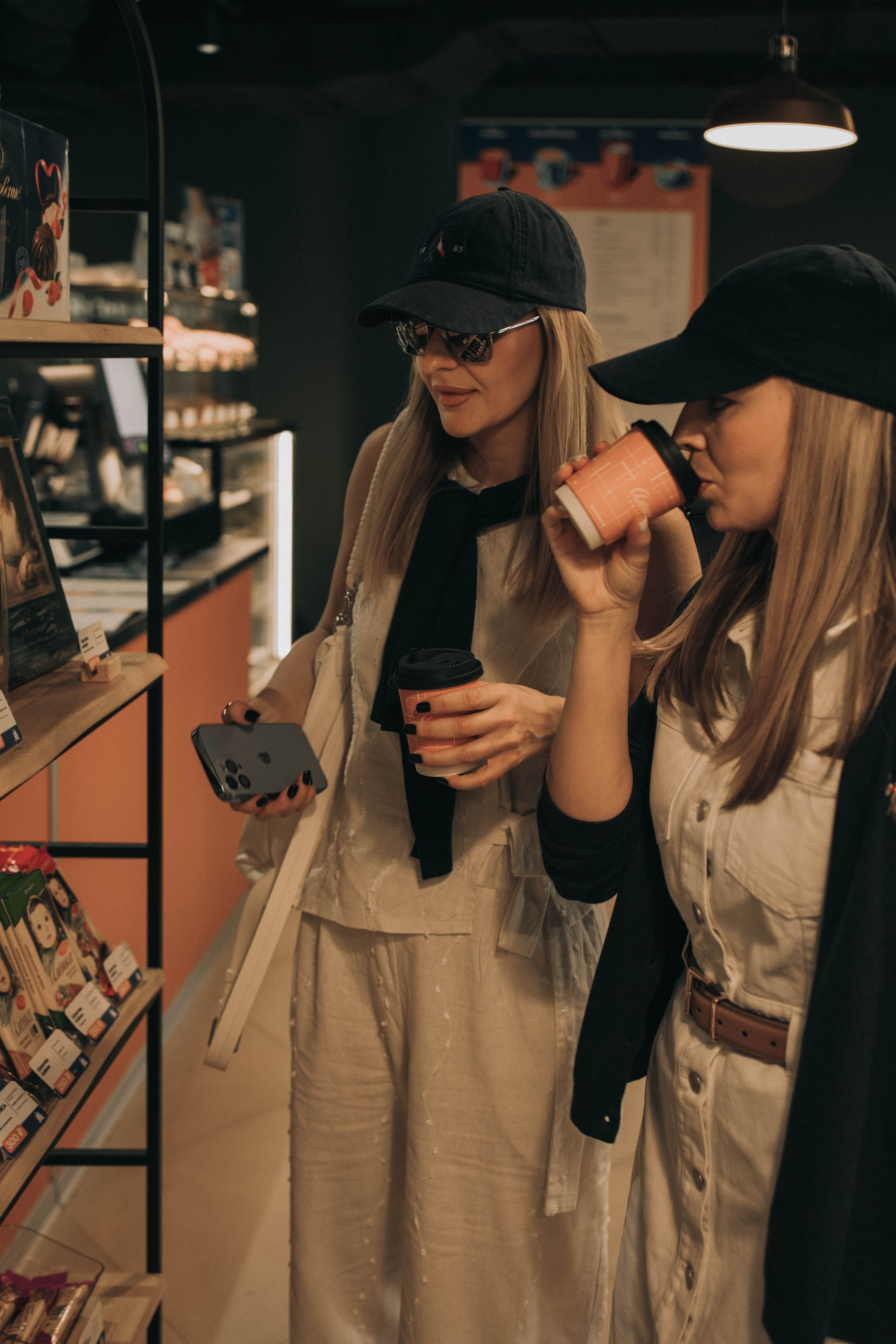 Прогулка Лиза и Марина. Фотограф lifestylе в Москве Пшеничная Анастасия