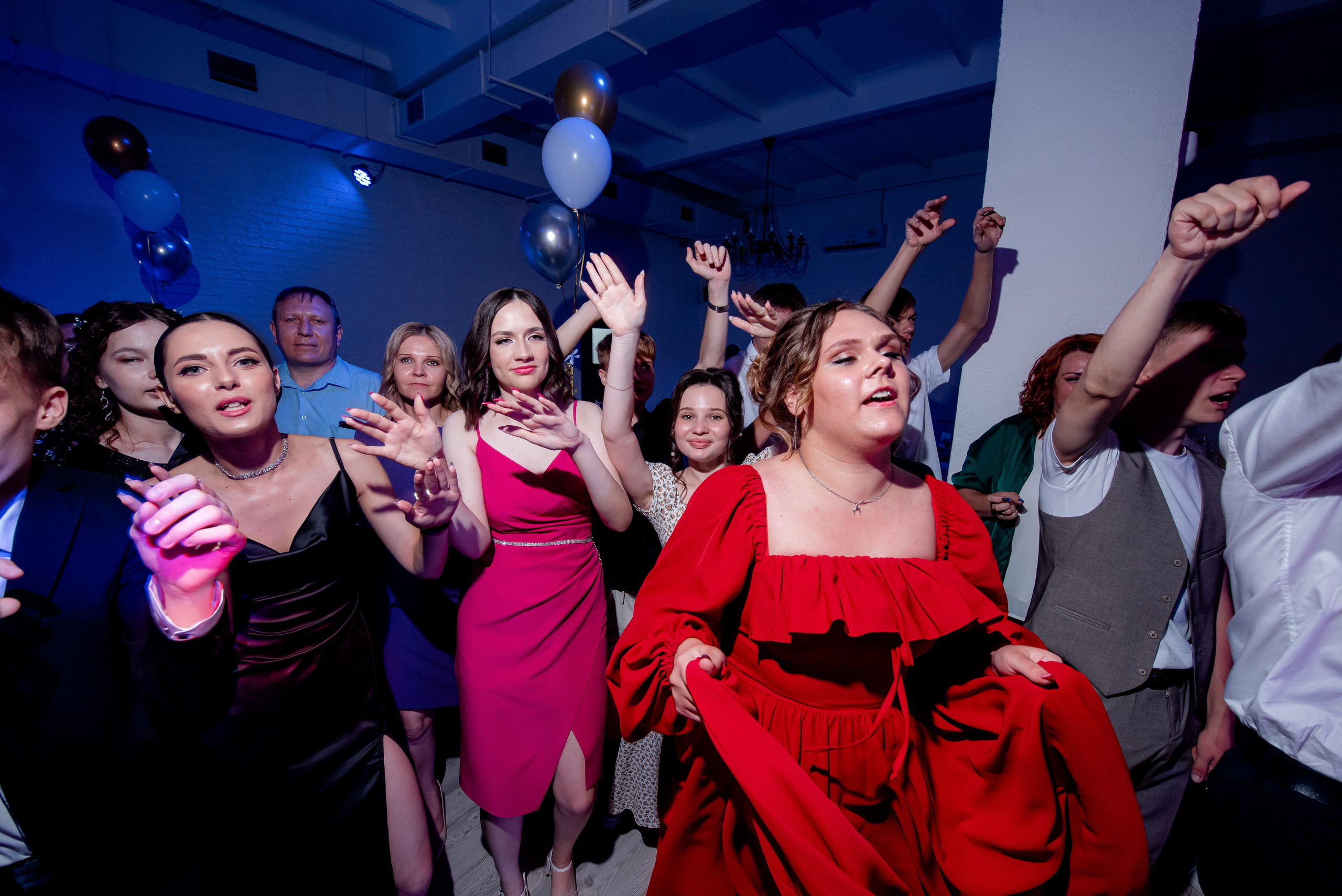 30 Школа. Вручение и Банкет. ДК Юбилейный и Банхоф. Фотограф в Волгограде и Волжском Александр Горбань