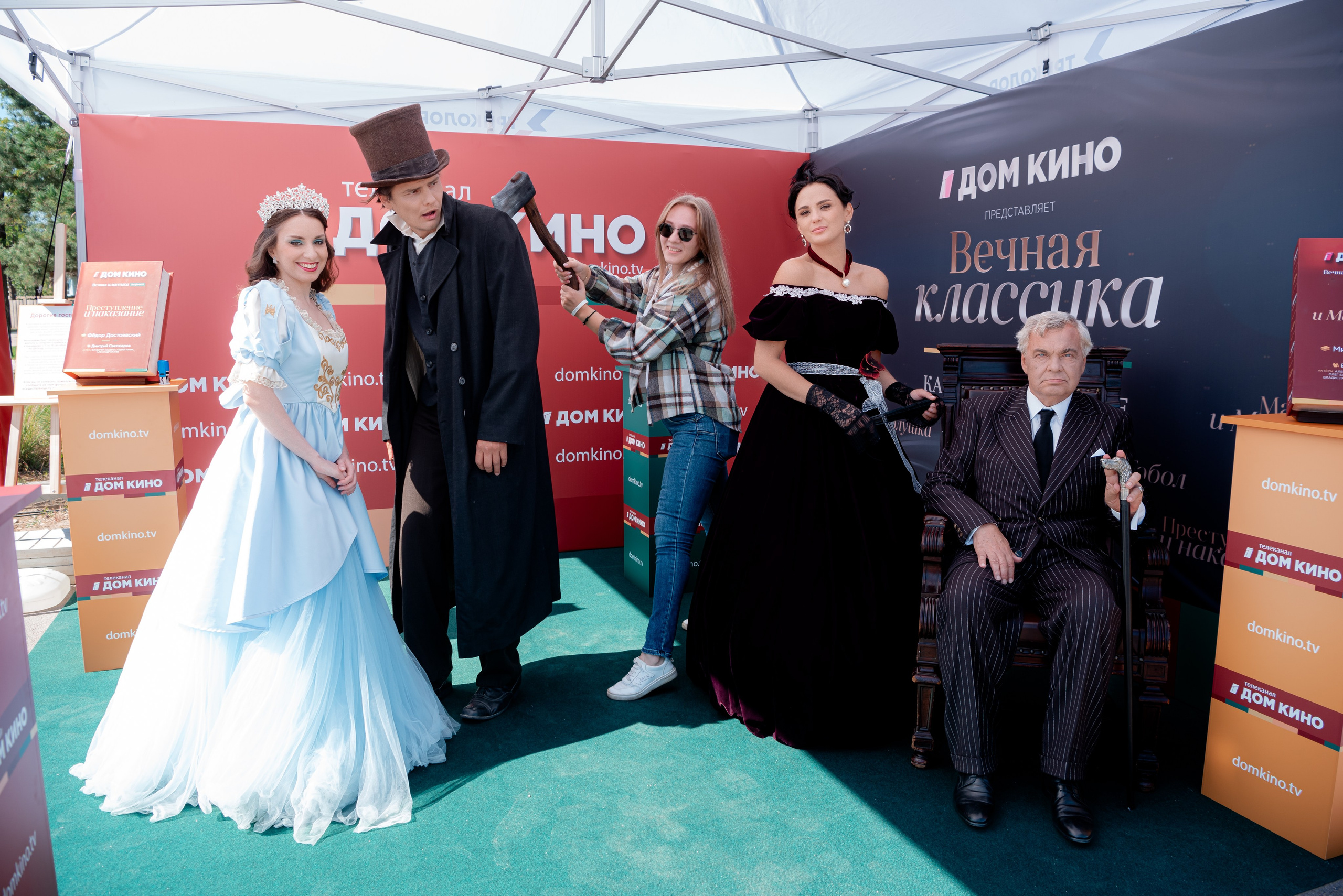 Портретные фото с артистами в палатке Триколор Дом Кинов на день города Волгоград. Фотограф в Волгограде и Волжском Александр Горбань