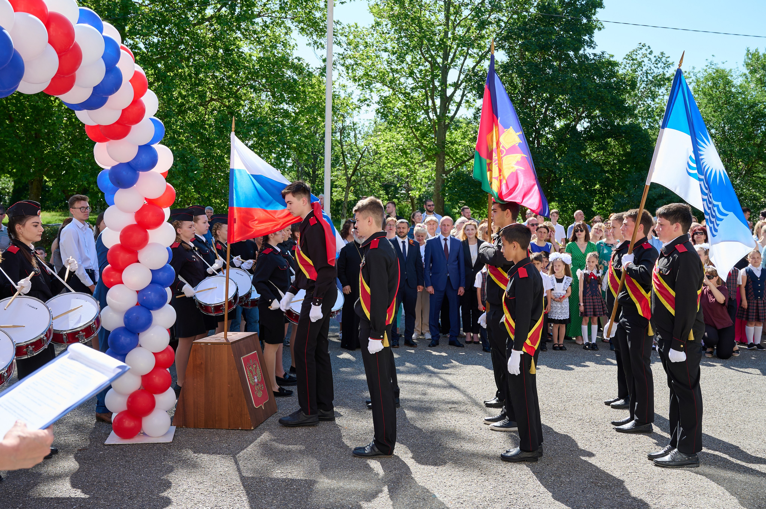 Последний звонок. Жизнь курорта Кабардинка в фотографиях