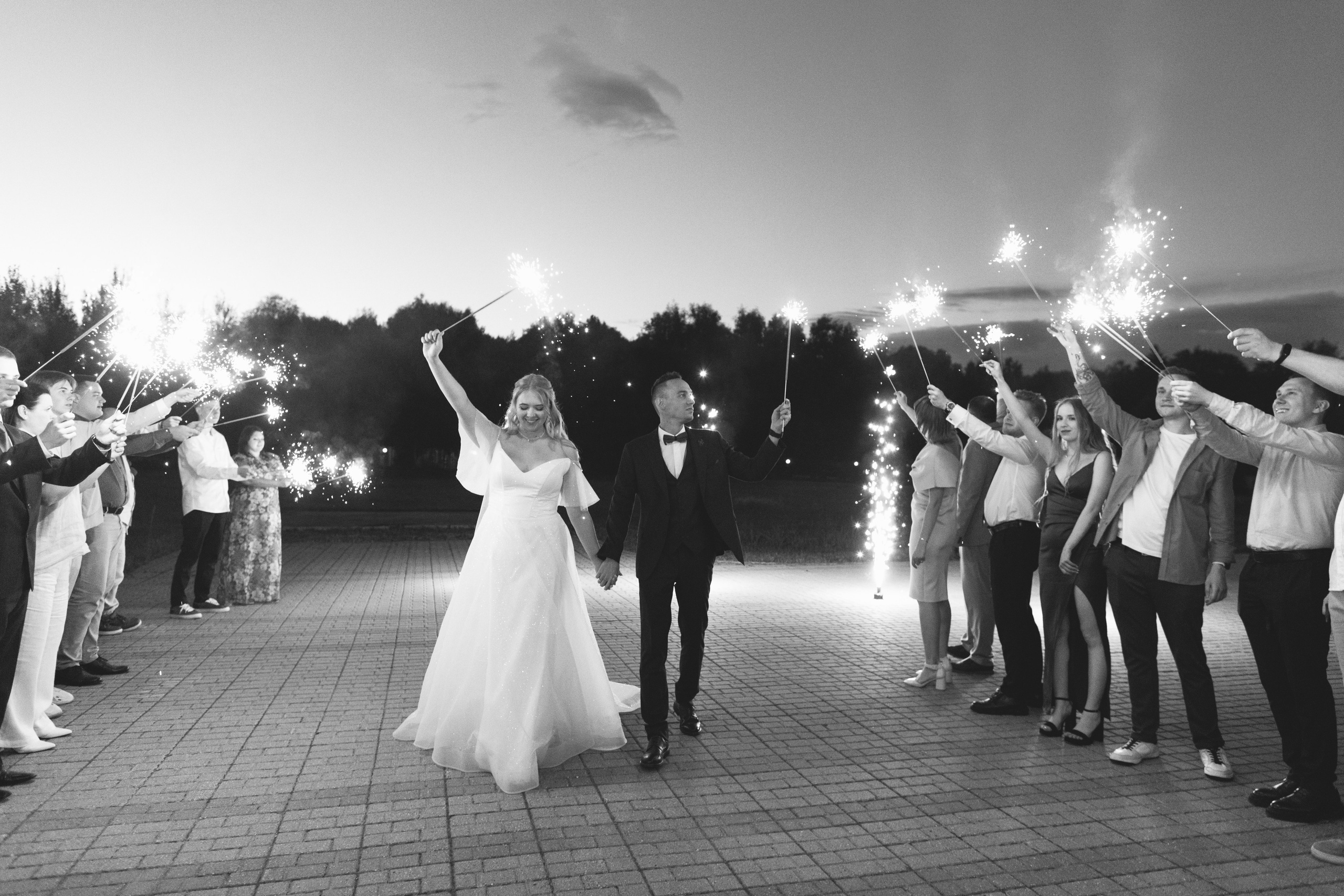 Летняя свадьба за городом. Свадебный фотограф в Москве Аля Загирова