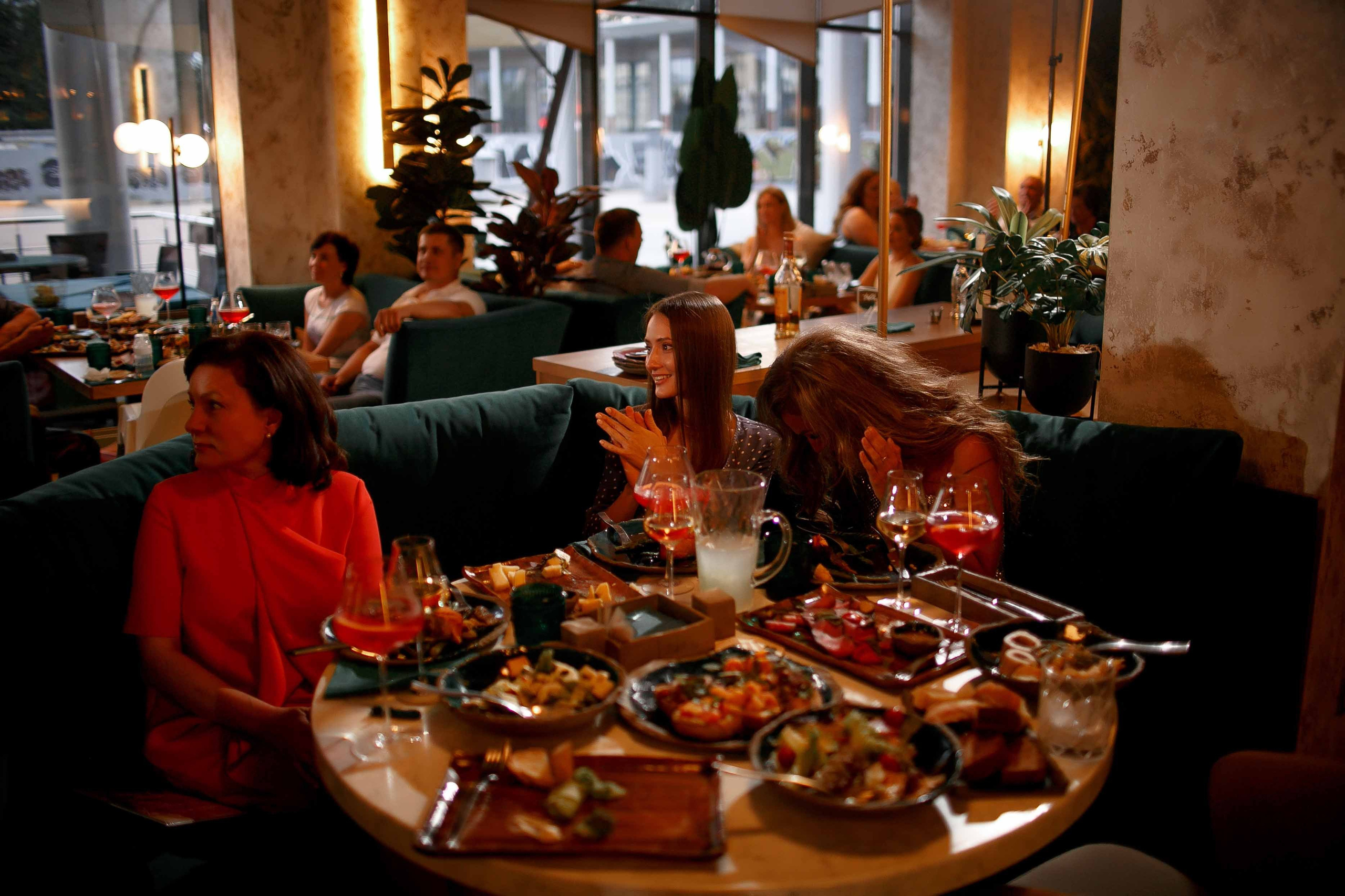 Площадка «Ресторан IZI». Ваш репортажный фотограф Артемий Антонов