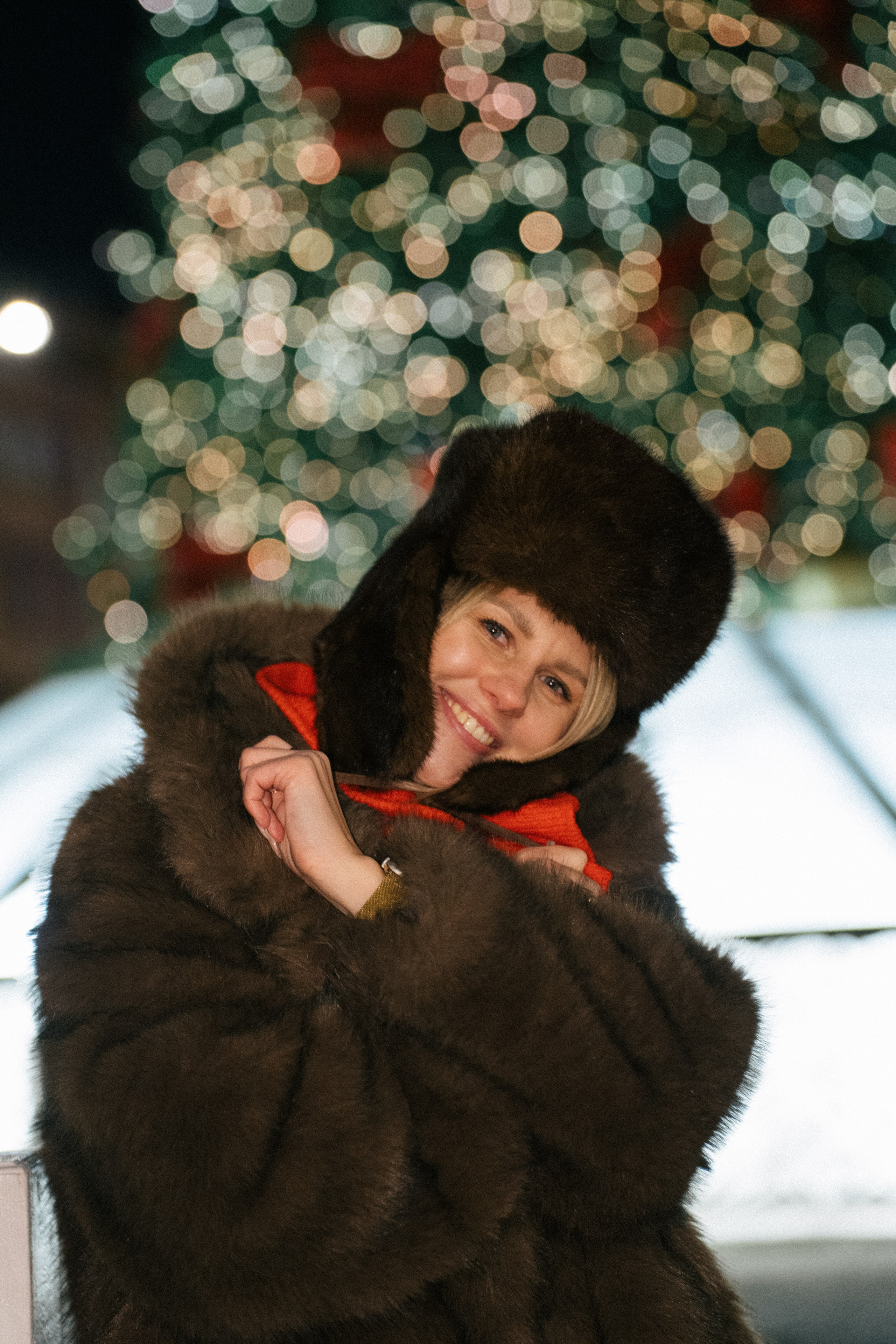 ПРОГУЛКА НА МАНЕЖНОЙ ПЛОЩАДИ ДЛЯ ДЕВУШКИ ПЕРЕД НОВЫМ ГОДОМ (НОВОГОДНЯЯ ФОТОСЕССИИЯ НА МАНЕЖНОЙ ПЛОЩАДИ). Профессиональный фотограф, Санкт-Петербург — Виктория Богомолова