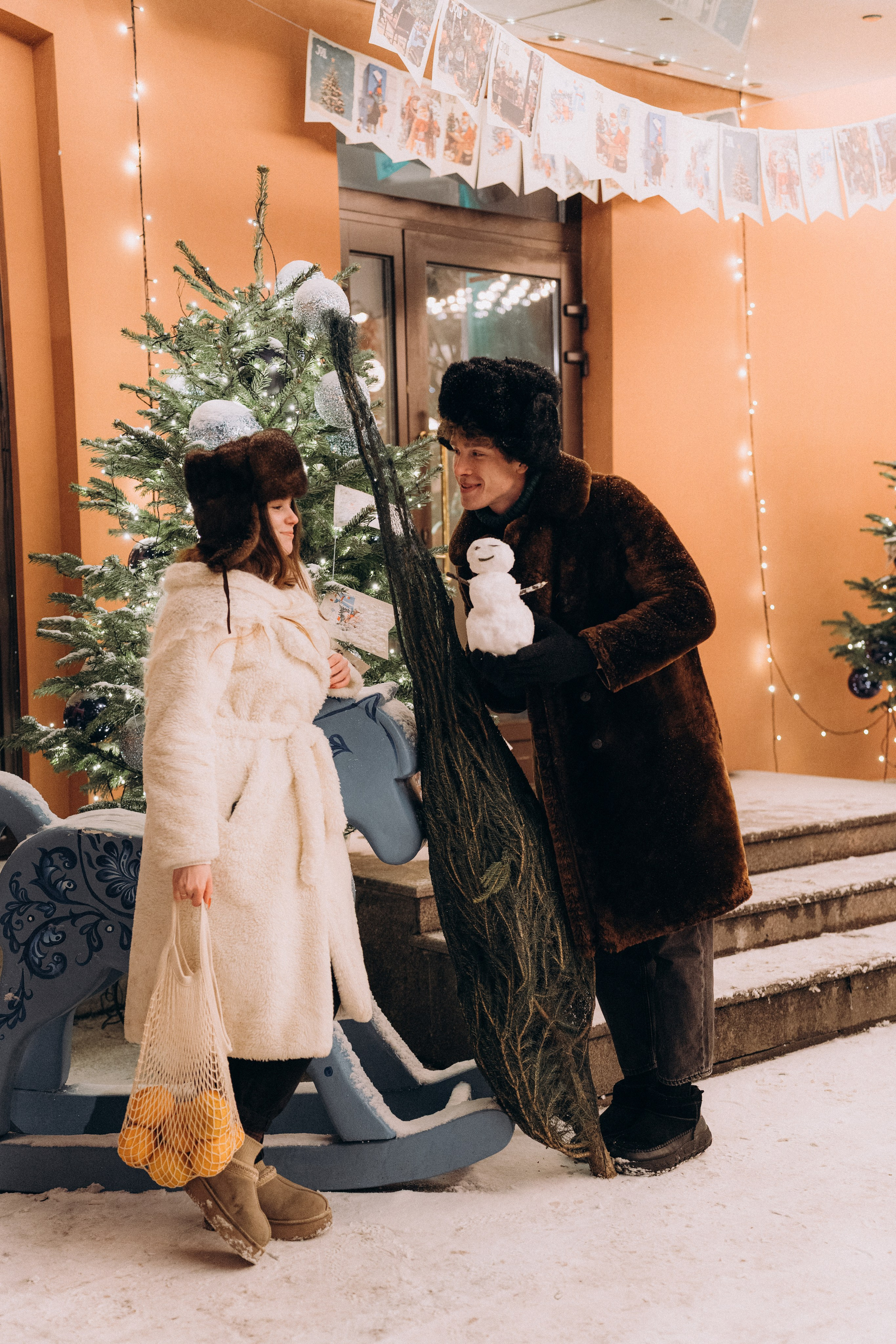 НОВОГОДНЯЯ ПРОГУЛКА ПАРЫ ПО ЧЕРНЫШЕВСКОЙ ПЕРЕД НОВЫМ ГОДОМ. Профессиональный фотограф, Санкт-Петербург — Виктория Богомолова