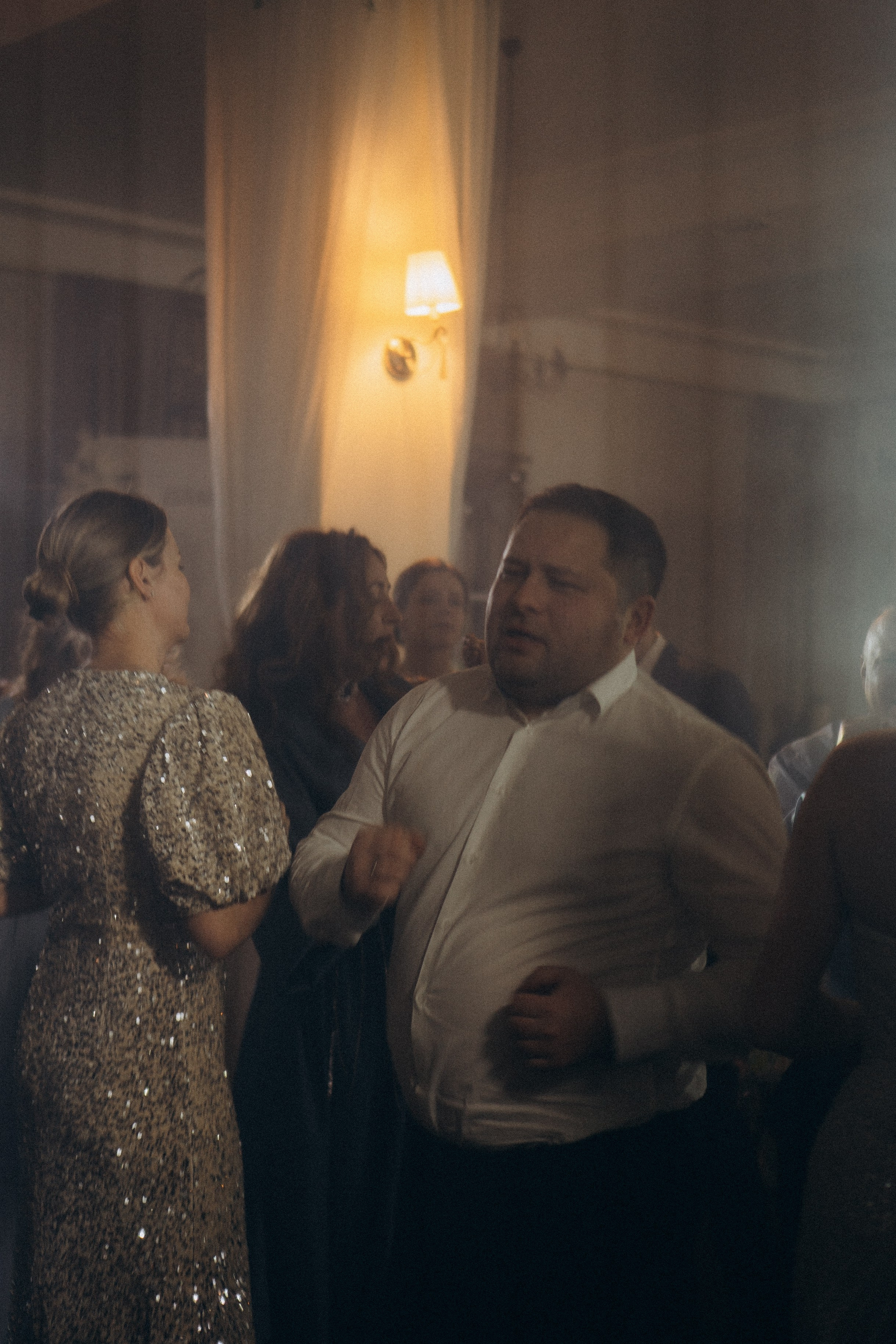 СВАДЕБНАЯ СЬЕМКА СБОРОВ В ОТЕЛЕ И ВЫЕЗД НА ЦЕРЕМОНИЮ (СНЯТО В СИБИРЕ В НИЖНЕВАРТОВСКЕ). Профессиональный фотограф, Санкт-Петербург — Виктория Богомолова