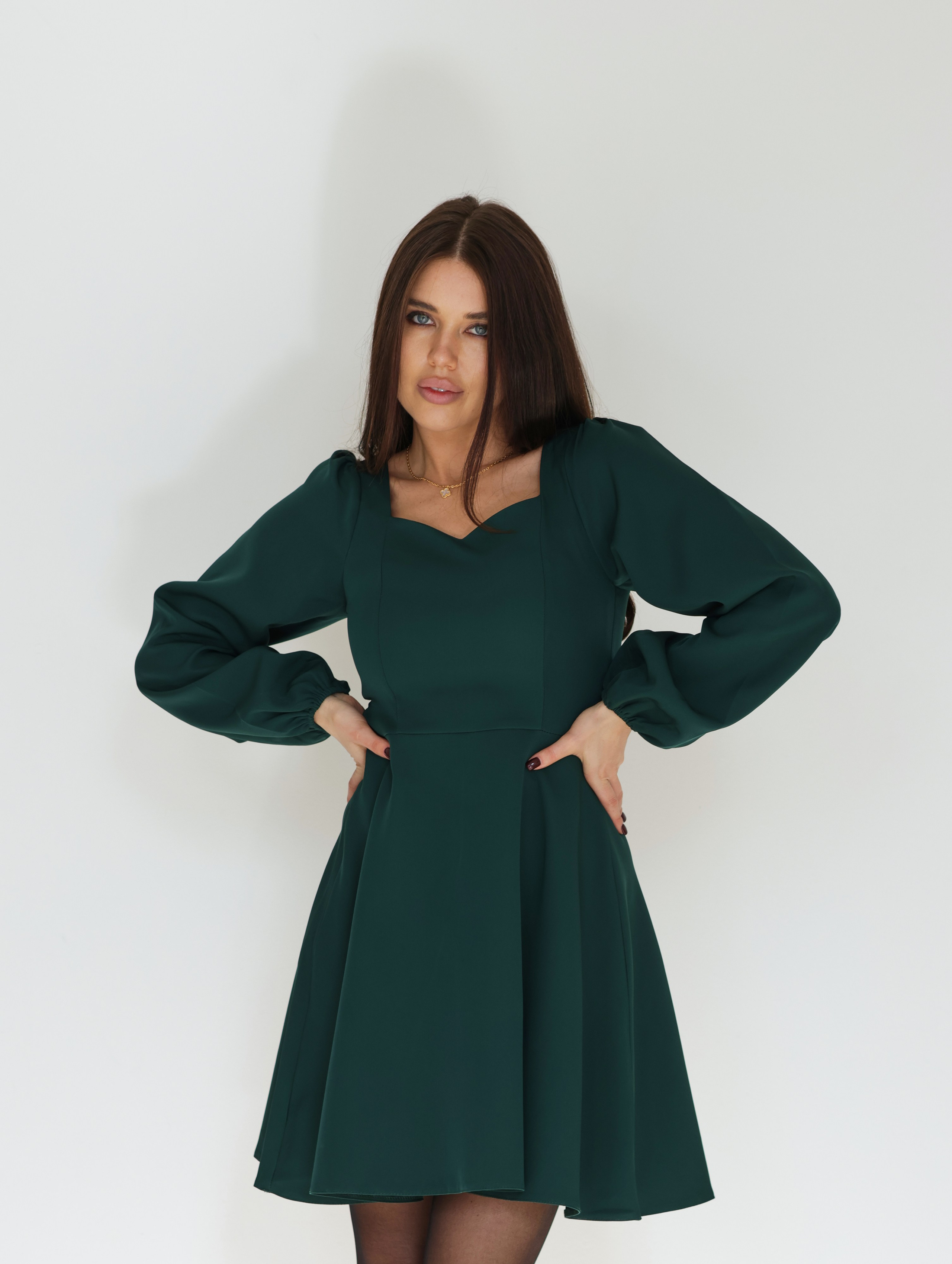 Платье изумрудное Belle Ame. Фото съемка товаров для макретплейсов Воронеж