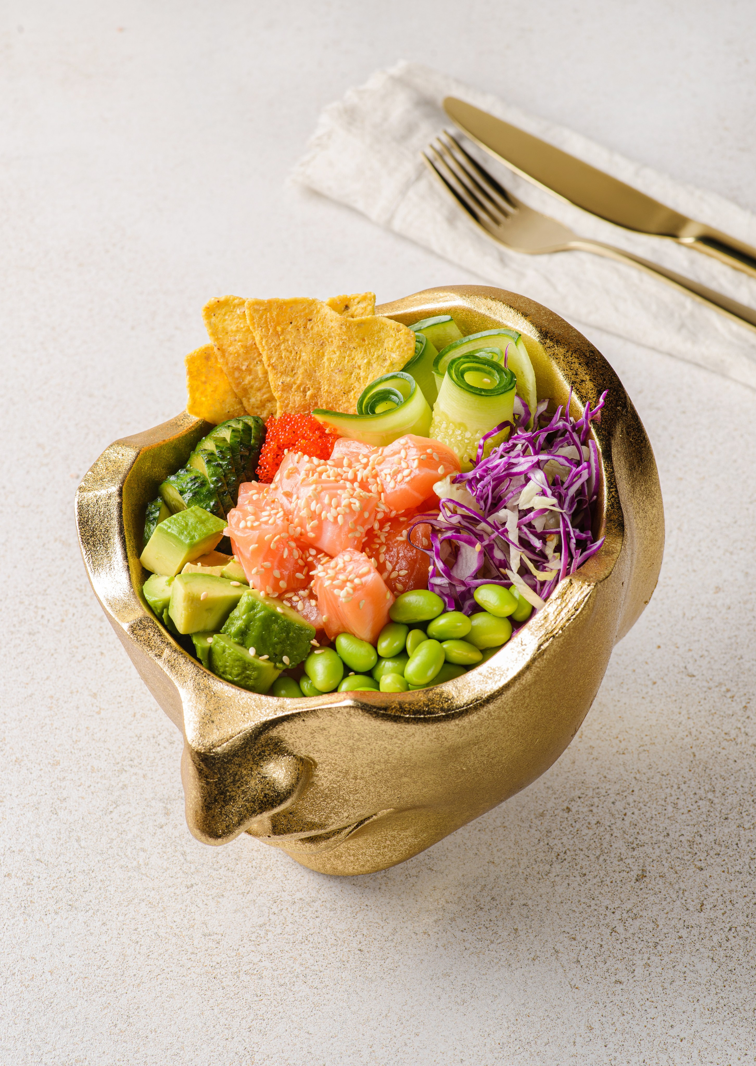 Боул с лососем и бобами эдамаме