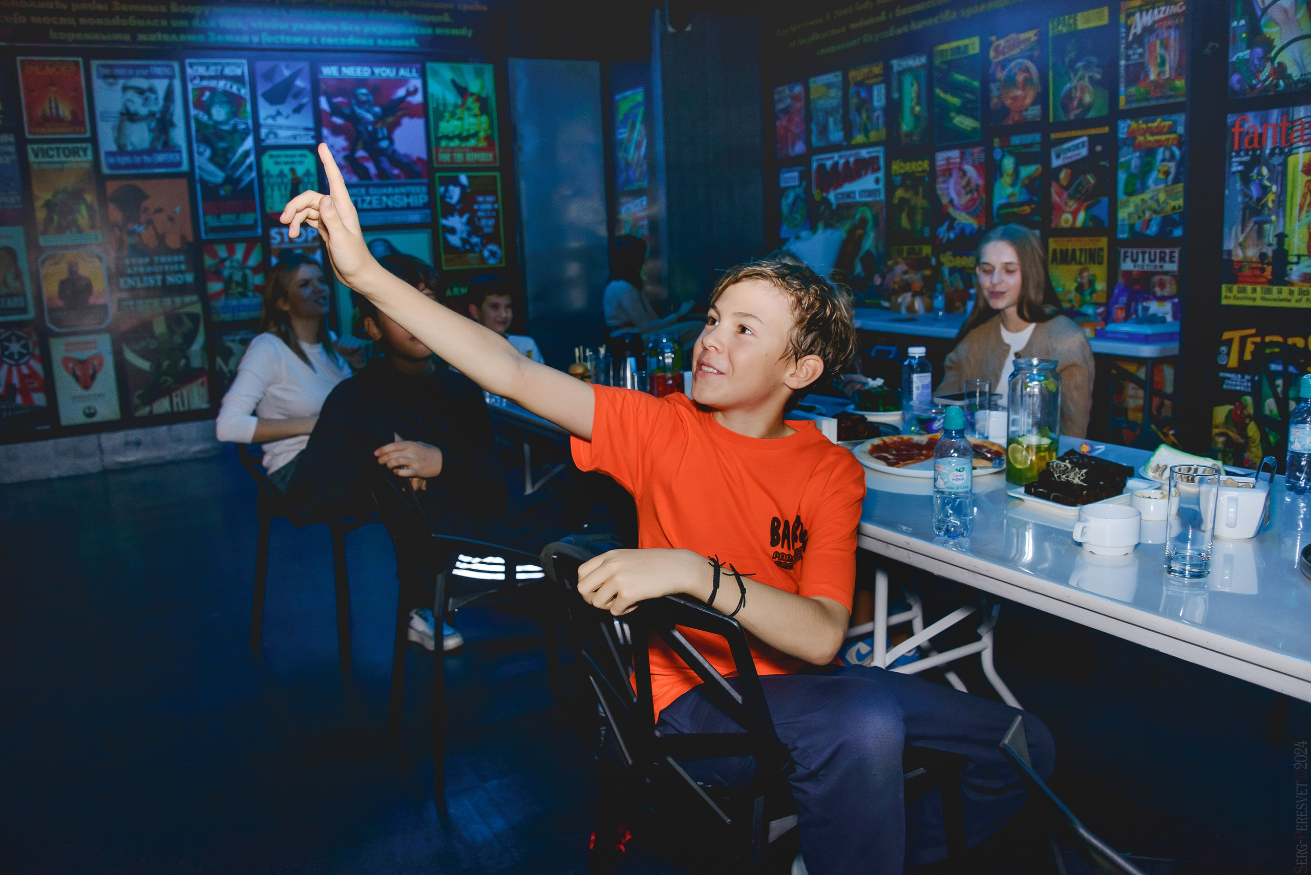 День рождения — шоу 2024-25: мафия, сахарная вата, бумажная дискотека, пиньята, зеркальный лабиринт. Ваш фотограф на праздник в Москве, Раменском, Жуковском, Люберцах