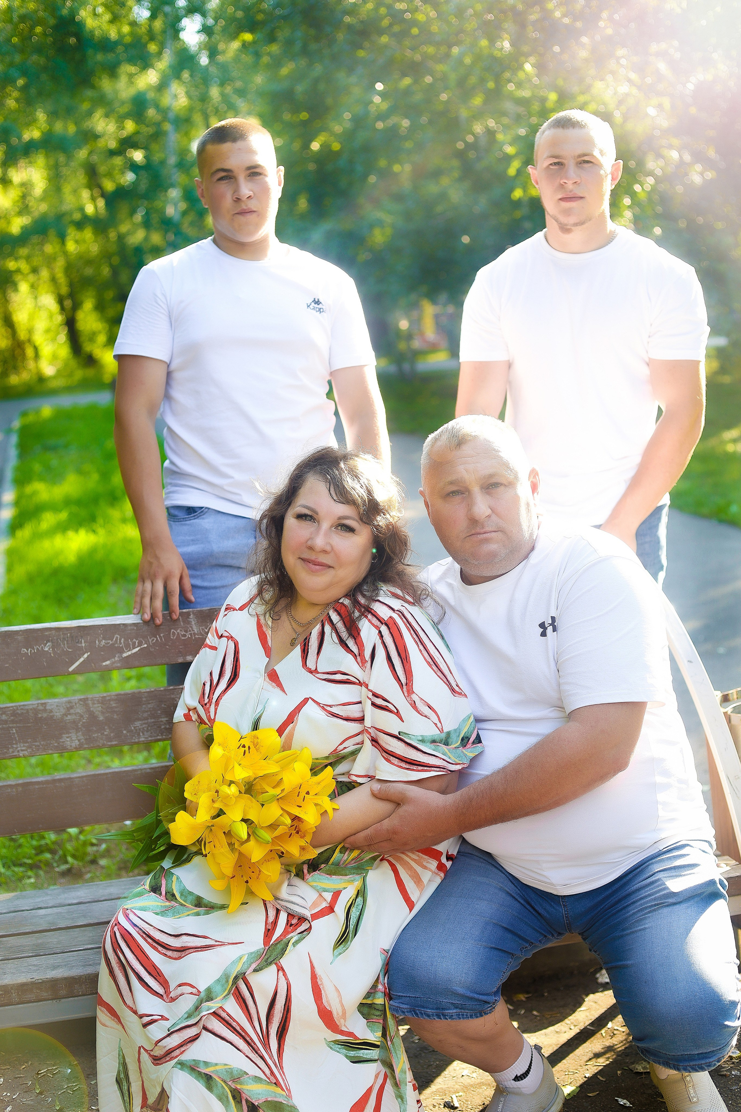 Семейные фотосессии студийные; новогодние, тематические, домашние и тд. Выпускные альбомы для школ и Детских садов в Барнауле /Выпускные/Свадебные/Детские/Семейные и др. виды съёмок /Фотограф Вера Валейко