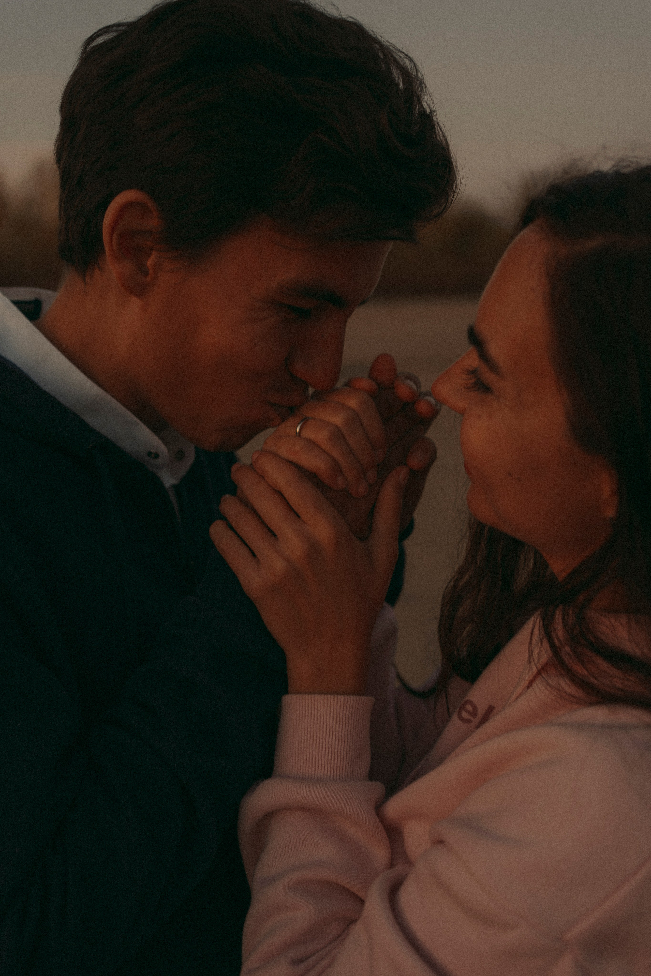 Love Story в свадебных нарядах на берегу реки. Портретный фотограф в Казани, Красной Поляне и Сочи Анна Кузнецова