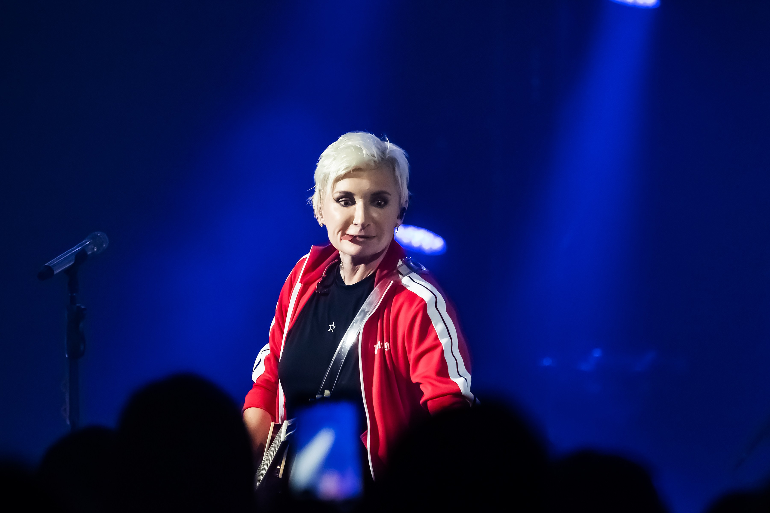 Концерт Арбениной. Репортажный, семейный и детский фотограф в Пензе и Заречном Арина Ермилова. Картины барельеф на заказ