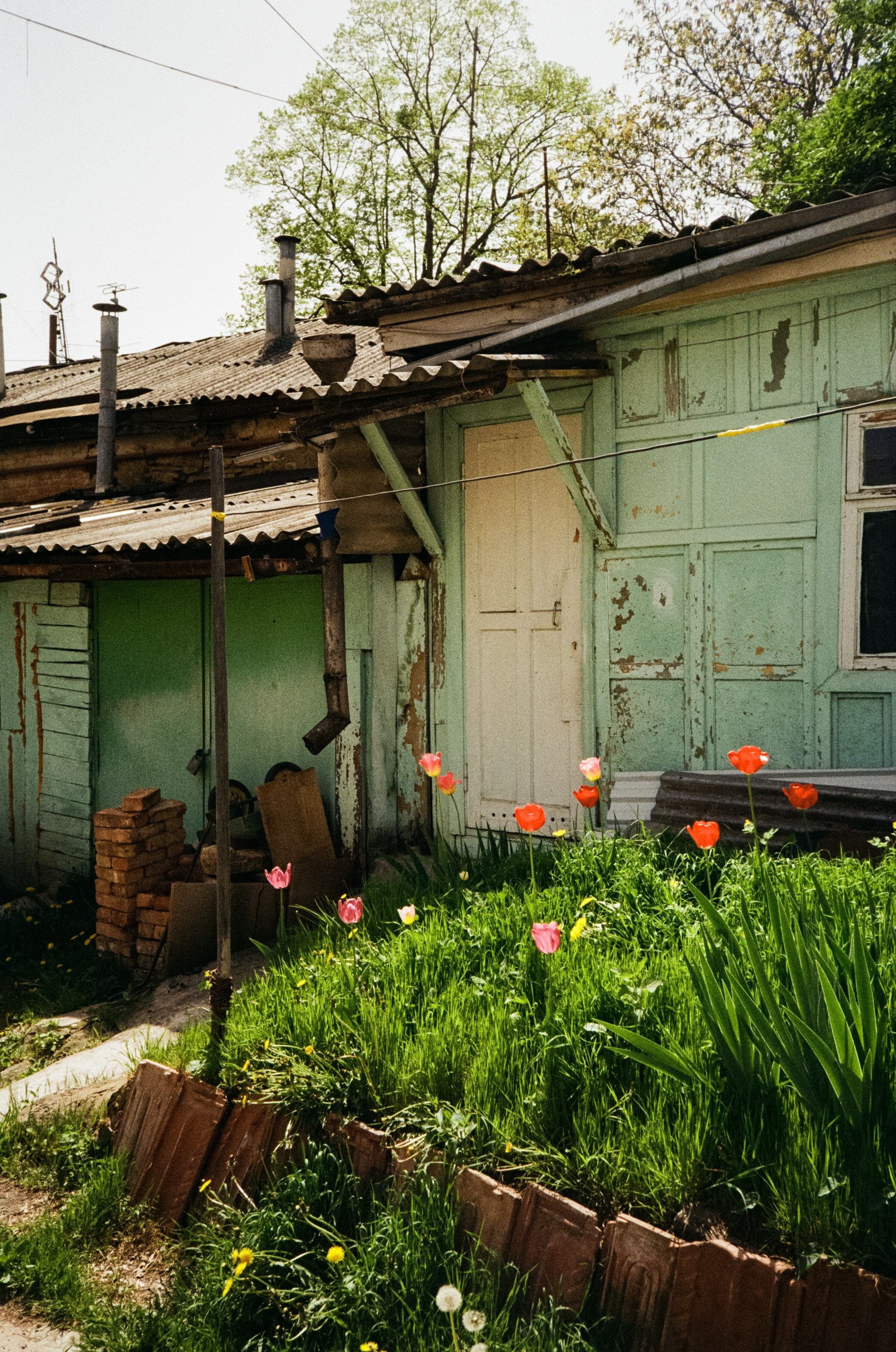 Дворик на Гагарина и Нарзанная галерея. Аллеи Кисловодска. Фотограф-документалист Мария Осокина