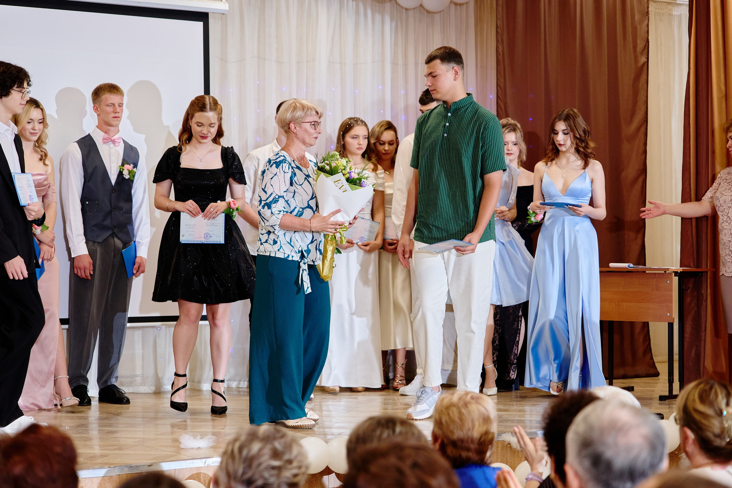 Выпускной 35 Сош. Фотограф Выпускные альбомы Таганрог Сергей Коробченко