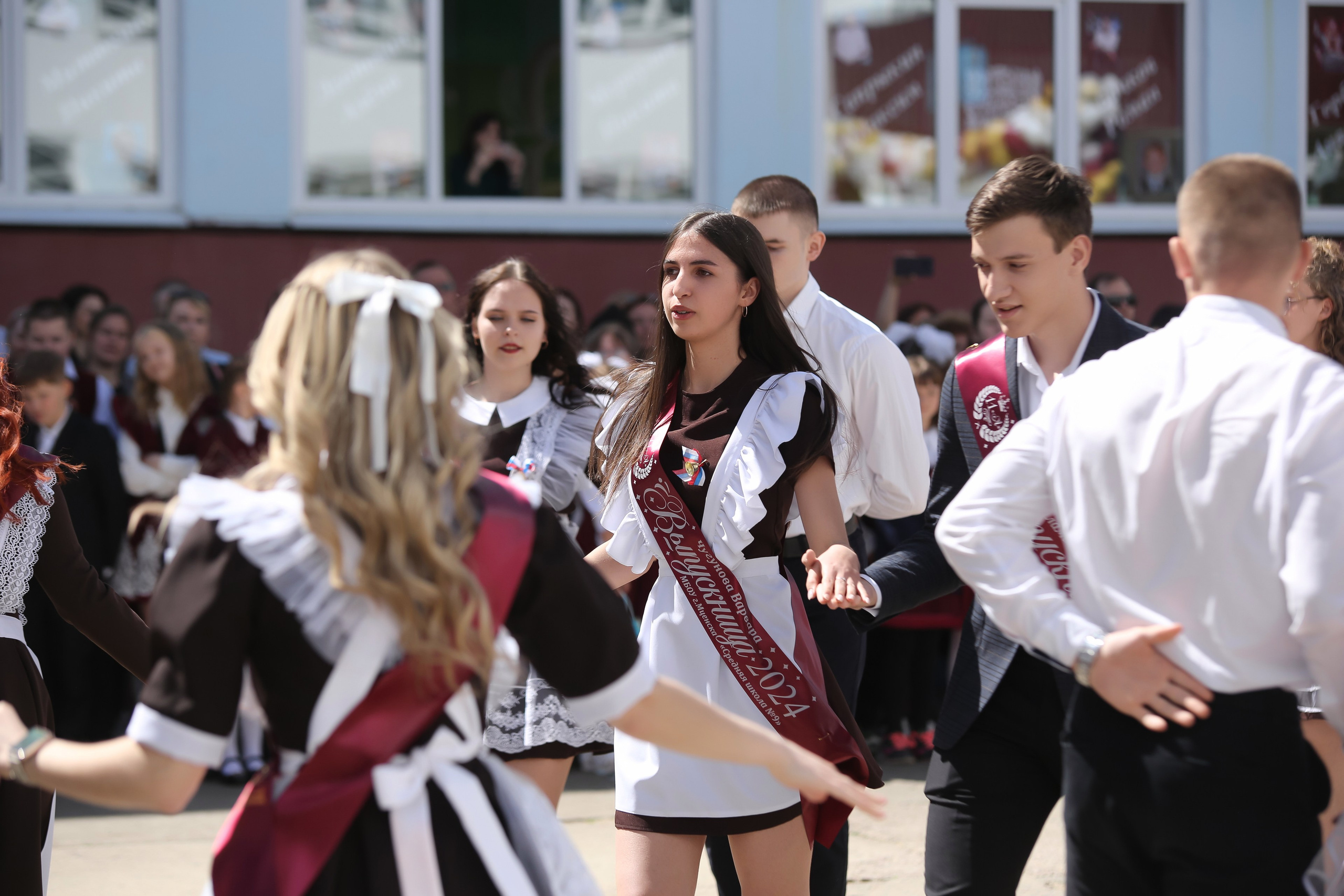 ЛИНЕЙКА «ПОСЛЕДНИЙ ЗВОНОК» 9 ШКОЛА 2024 г МЦЕНСК. ТВОЙ АЛЬБОМ / ТВОИ ПРАВИЛА