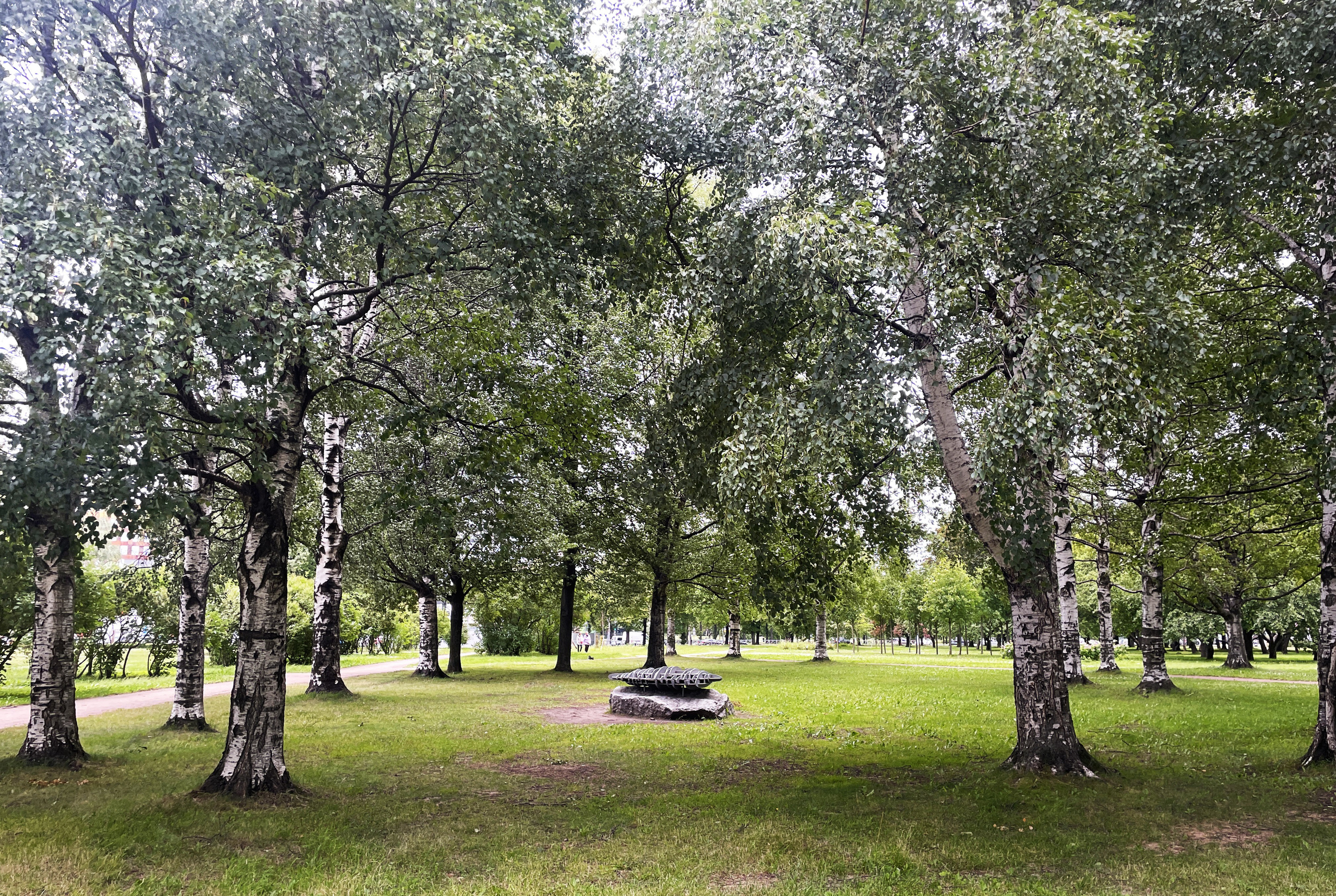 Тишина или большие деревья /СПб/Сад Нева/2013. Художник — скульптор Антонина Фатхуллина