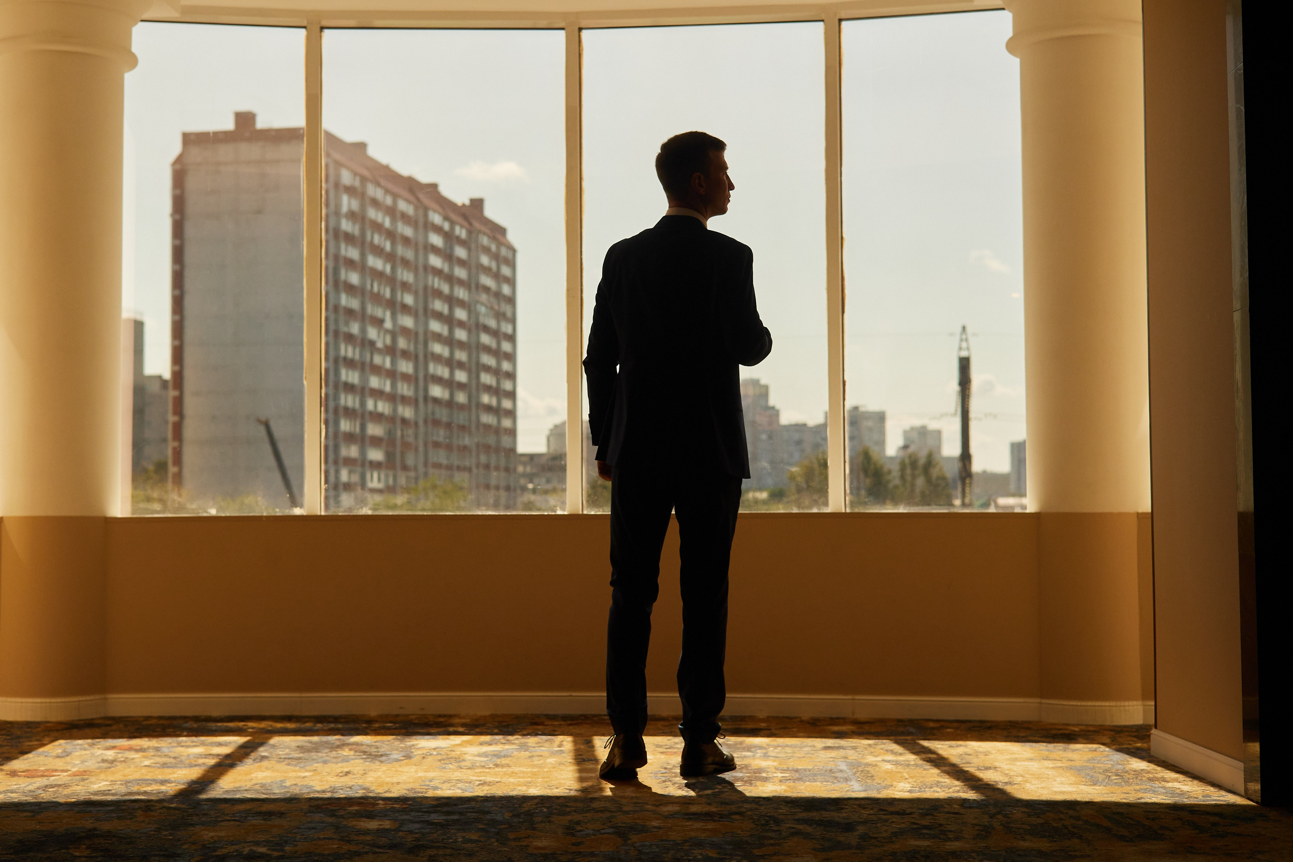 отель реальянс в самаре с красивым видом для фотосессии жених