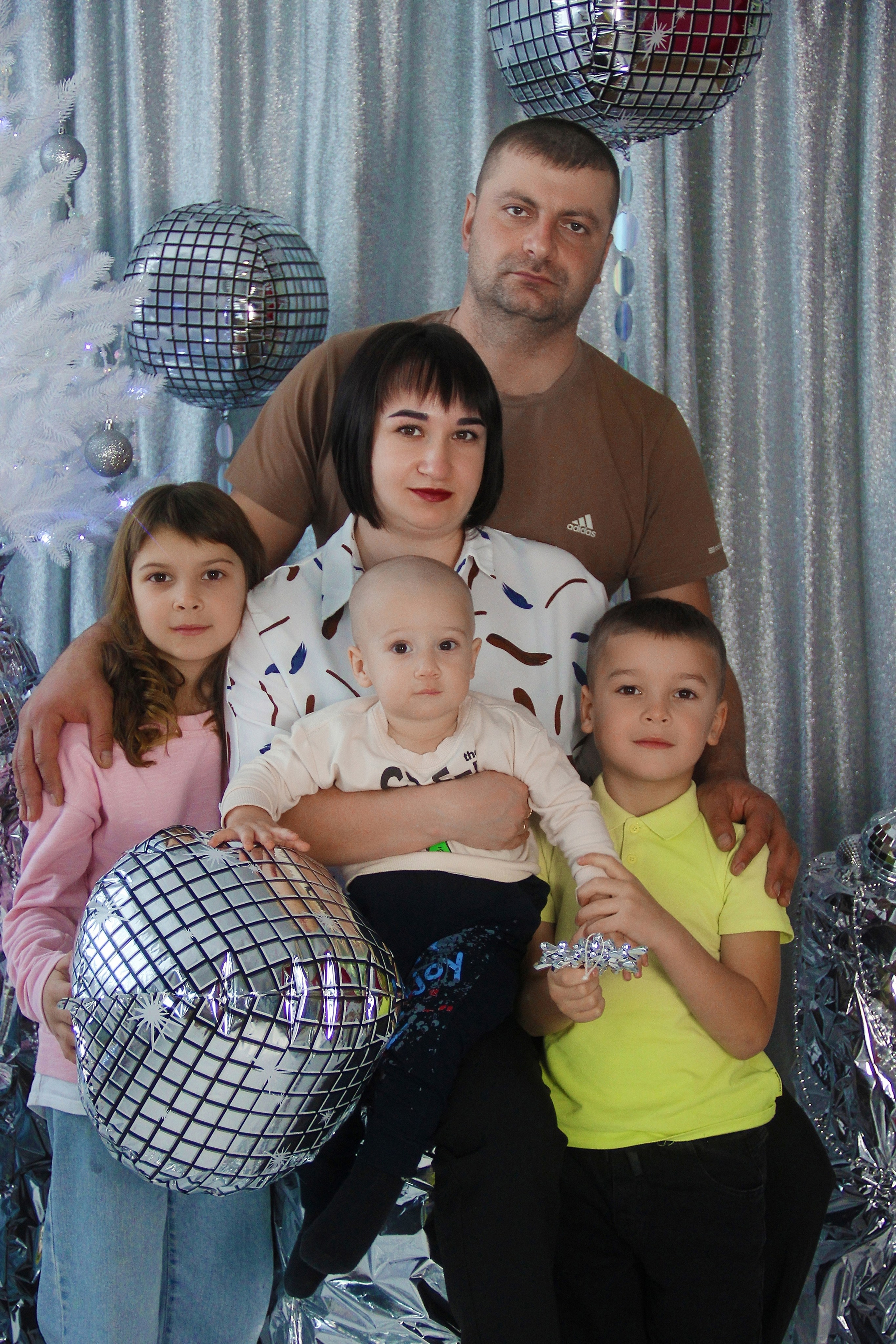 Семейные фотосессии студийные; новогодние, тематические, домашние и тд. Выпускные альбомы для школ и Детских садов в Барнауле /Выпускные/Свадебные/Детские/Семейные и др. виды съёмок /Фотограф Вера Валейко