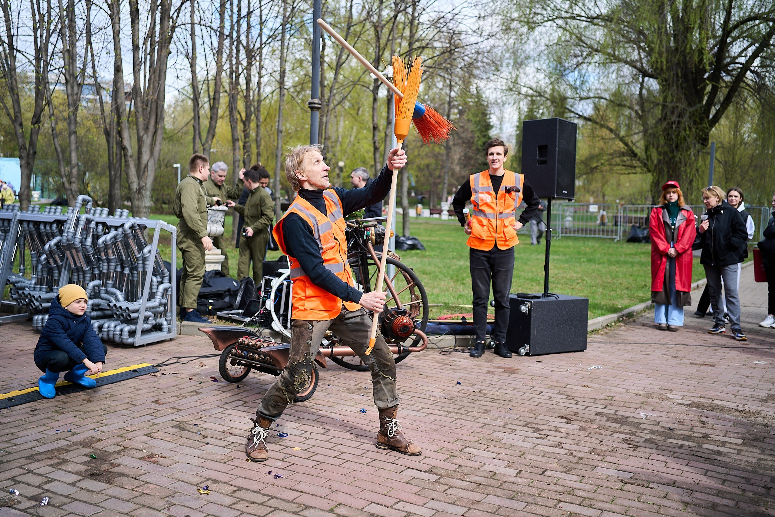 Субботник у Управления делами Мэра и Правительства Москвы. Фотограф и Видеограф в Москве. Олег Корушев