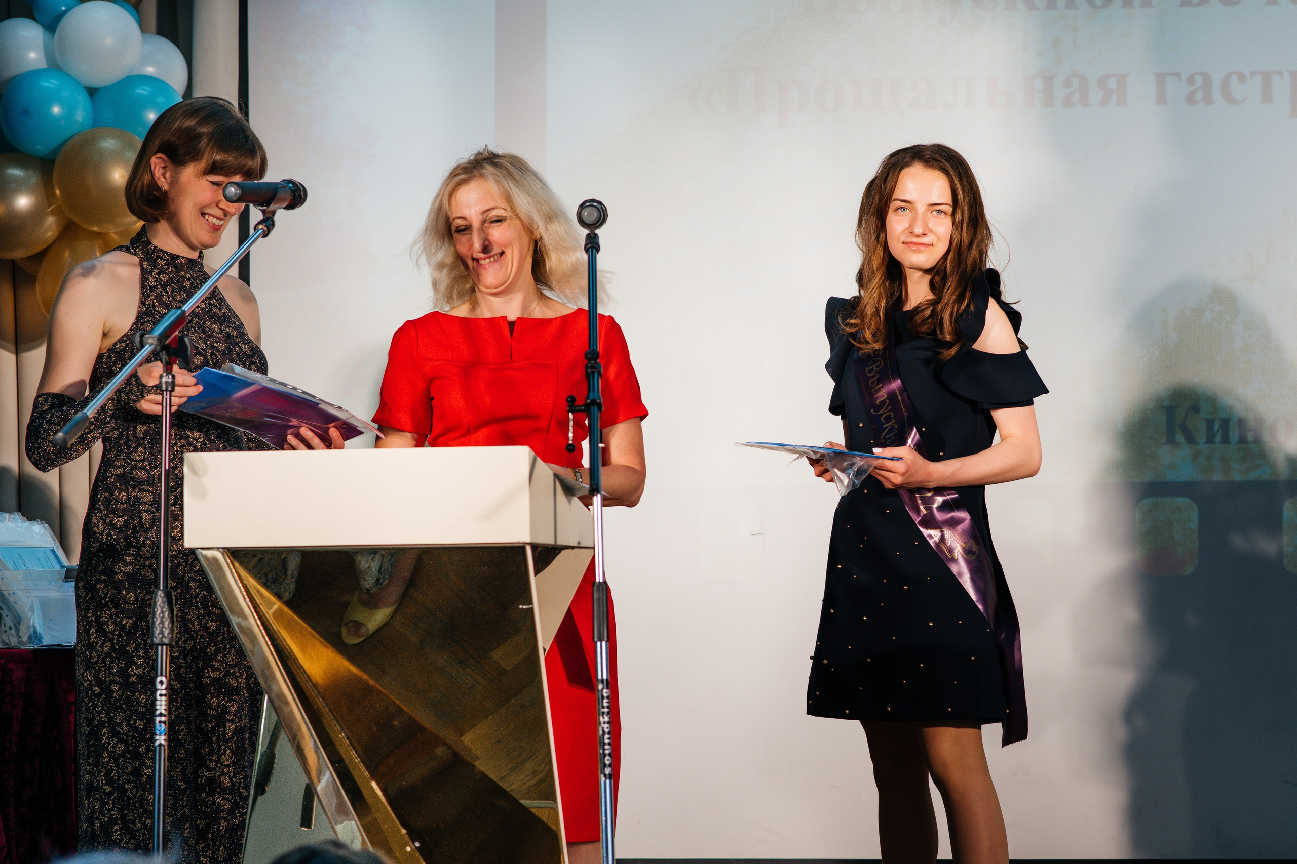 Вручение аттестатов. Выпускные альбомы в Подольске Москве и МО