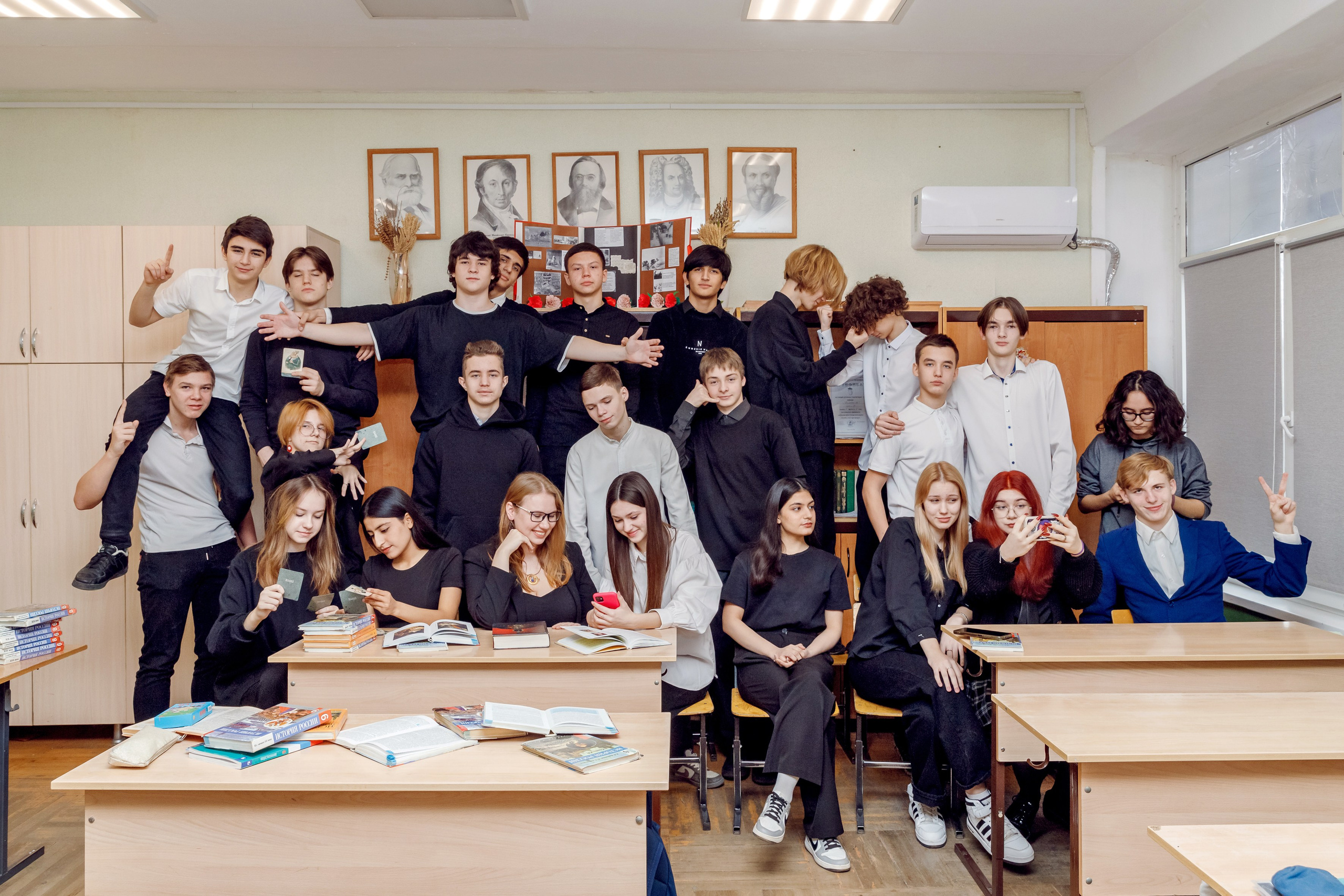 И В ШКОЛЕ ЕСТЬ ЖИЗНЬ. Марина Ушакова. Фотограф. Выпускные альбомы. г. Краснодар