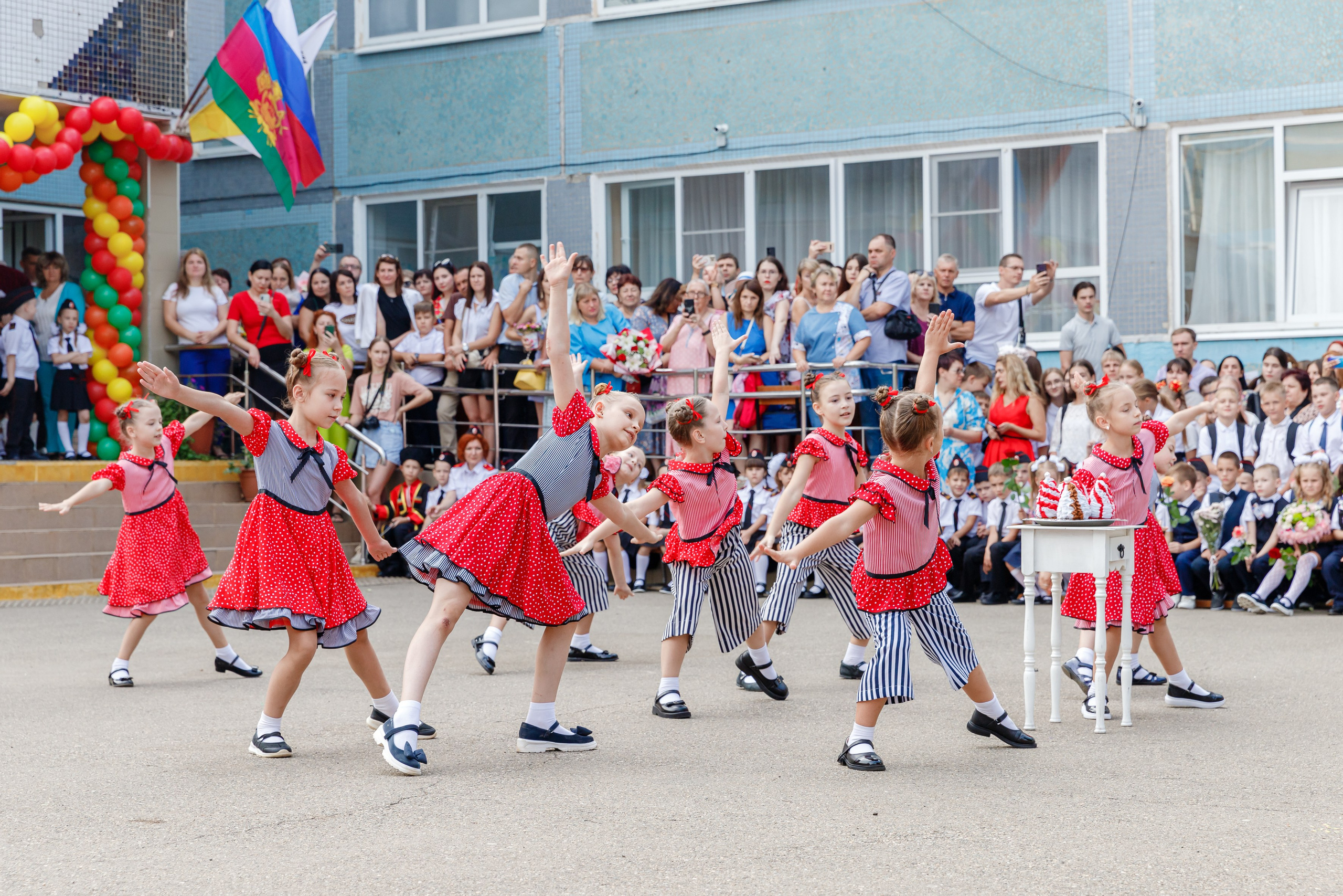 ПЕРВЫЙ ЗВОНОК. Марина Ушакова. Фотограф. Выпускные альбомы. г. Краснодар