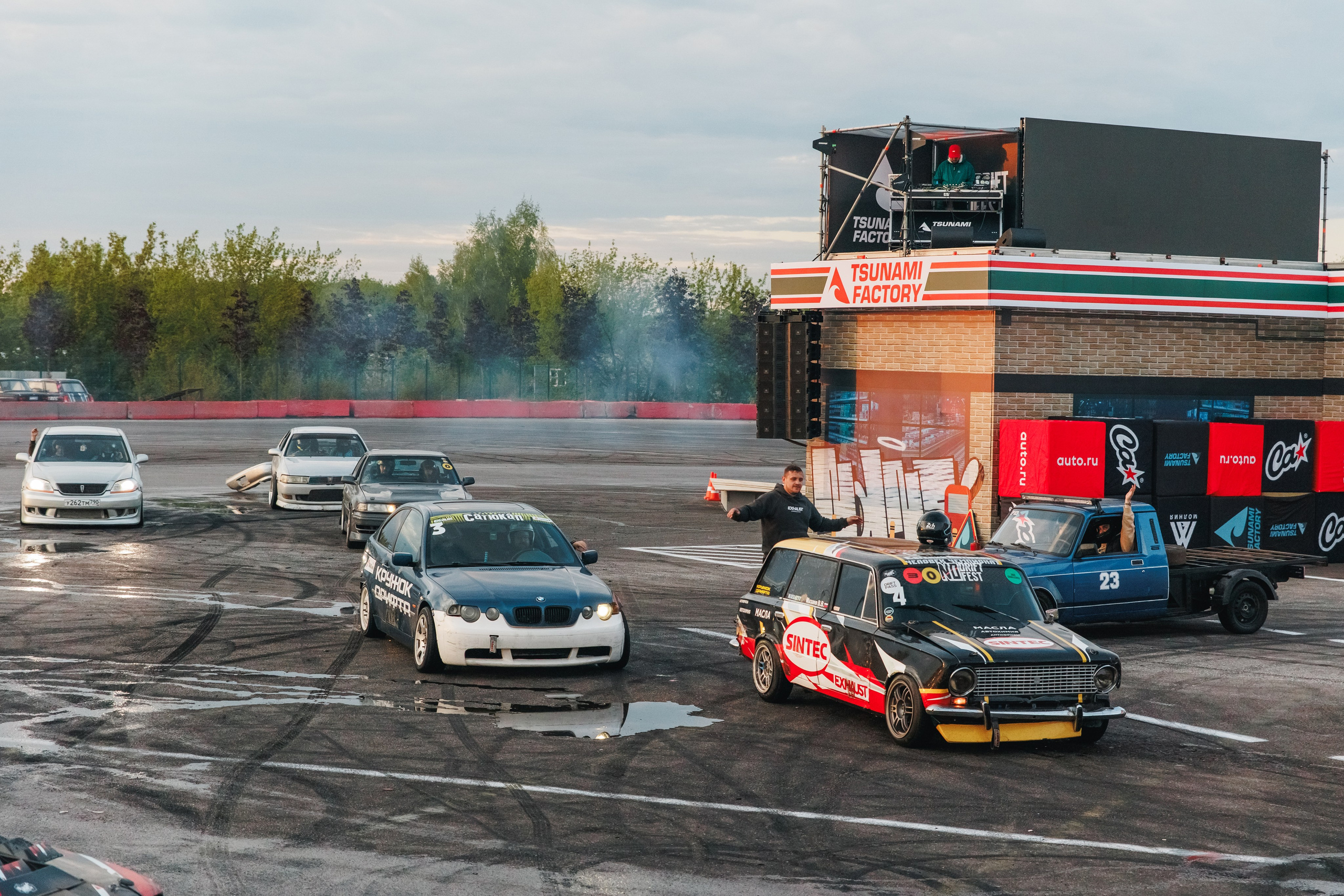 Выставка и дрифт машин. Репортажный фотограф. Москва. Алина Ланская