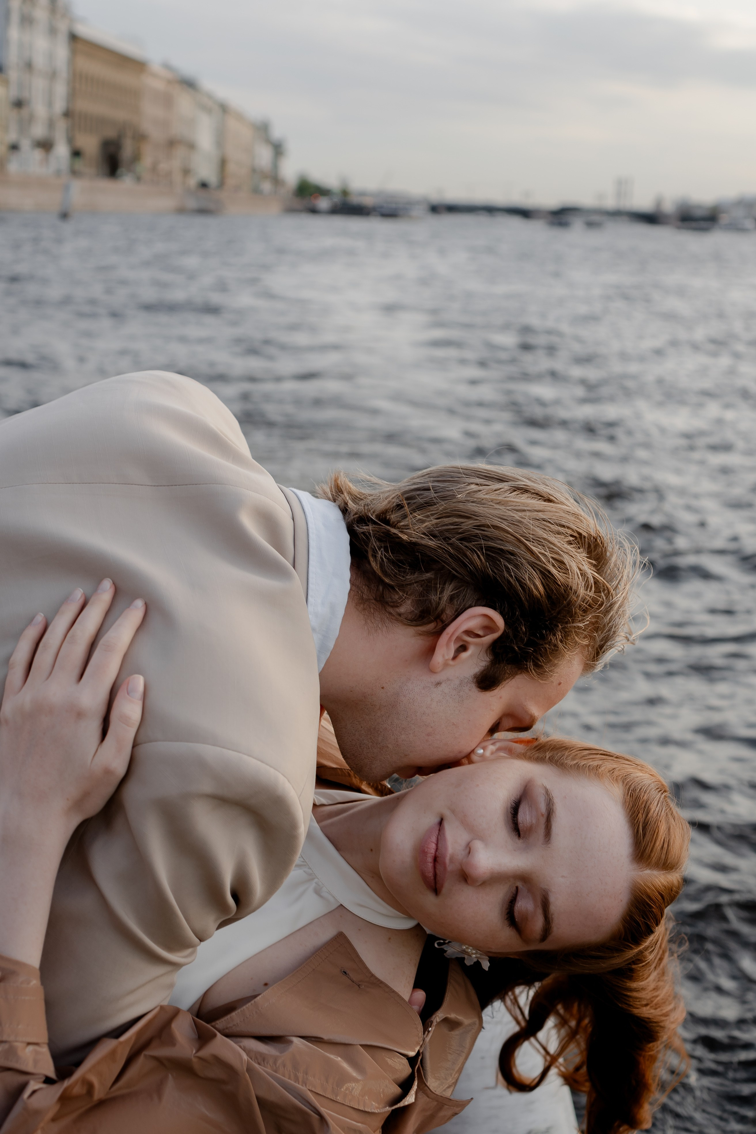 СВАДЕНБНАЯ СЬЕМКА НА КАТЕРЕ ПО КАНАЛАМ САНКТ-ПЕТЕРБУРГА И В АКВАТОРИИ НЕВЫ. Профессиональный фотограф, Санкт-Петербург — Виктория Богомолова