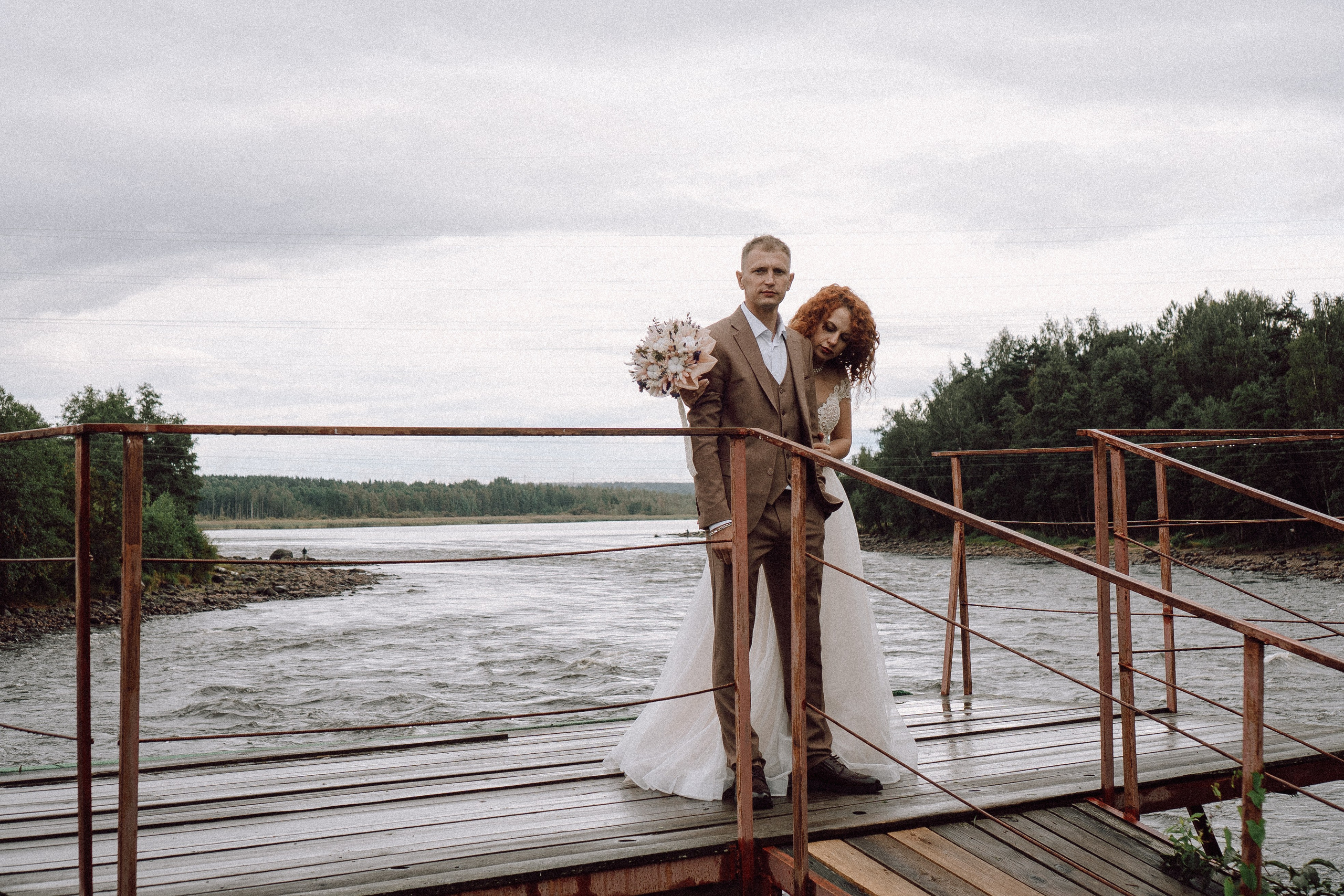 СВАДЕБНАЯ ФОТОСЕССИИЯ ПАРЫ В ГОРОДЕ ПРИОЗЕРСК В СОСНОВОМ ЛЕСУ И С ПИКАПОМ. Профессиональный фотограф, Санкт-Петербург — Виктория Богомолова
