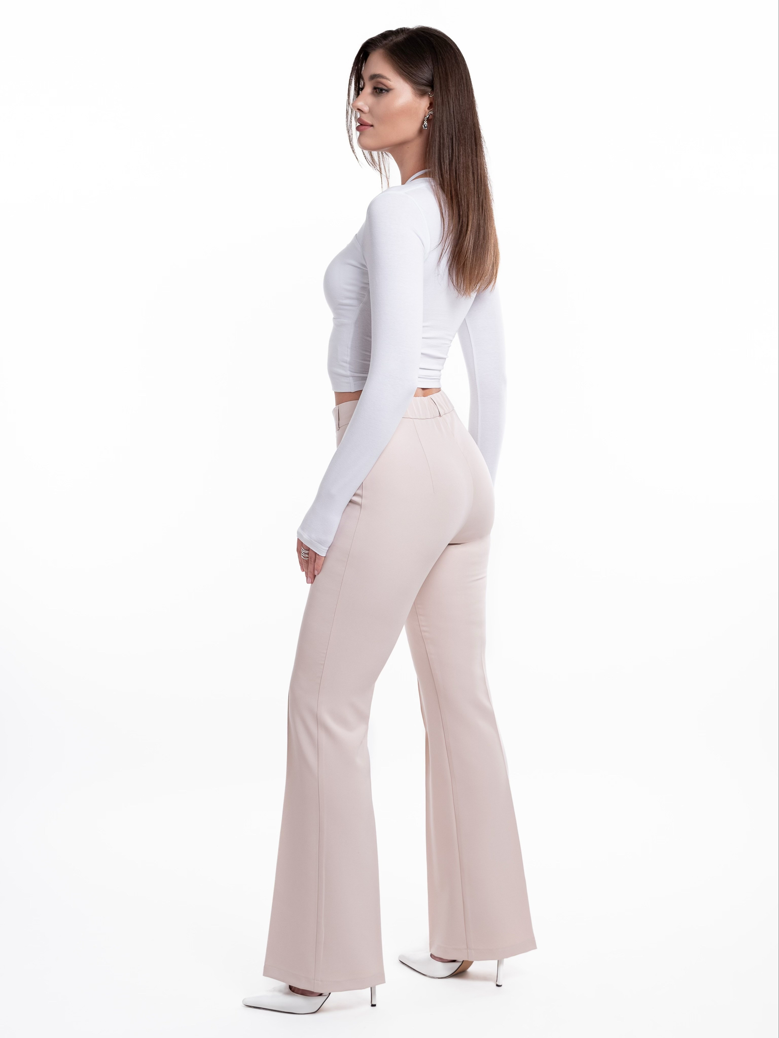 Классические брюки + белый фон+интерьер. Предметный фотограф, фото для маркетплейсов Пятигорск, КМВ