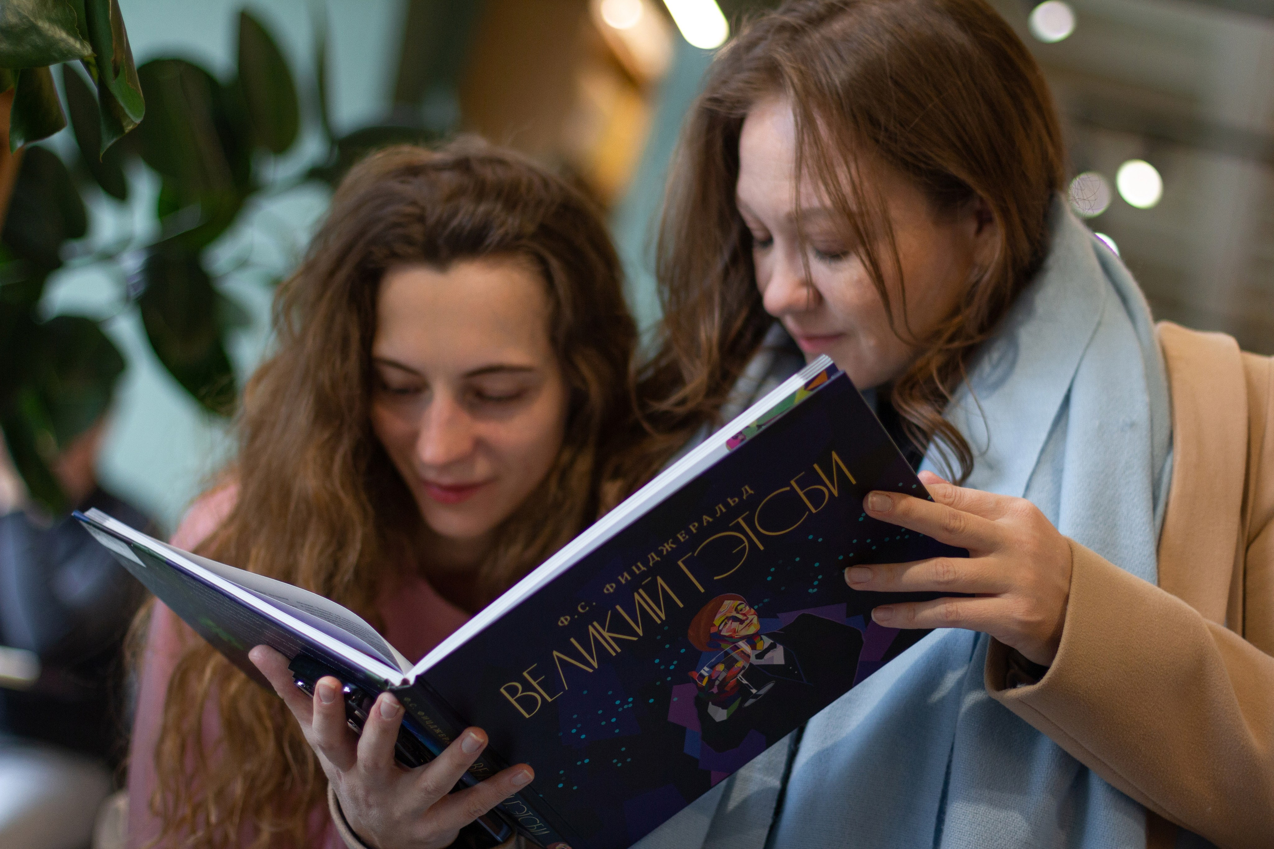 Фотопрогулка по центру Питера с подружками. Портретный и семейный фотограф в Санкт-Петербурге Ульяна Жукова