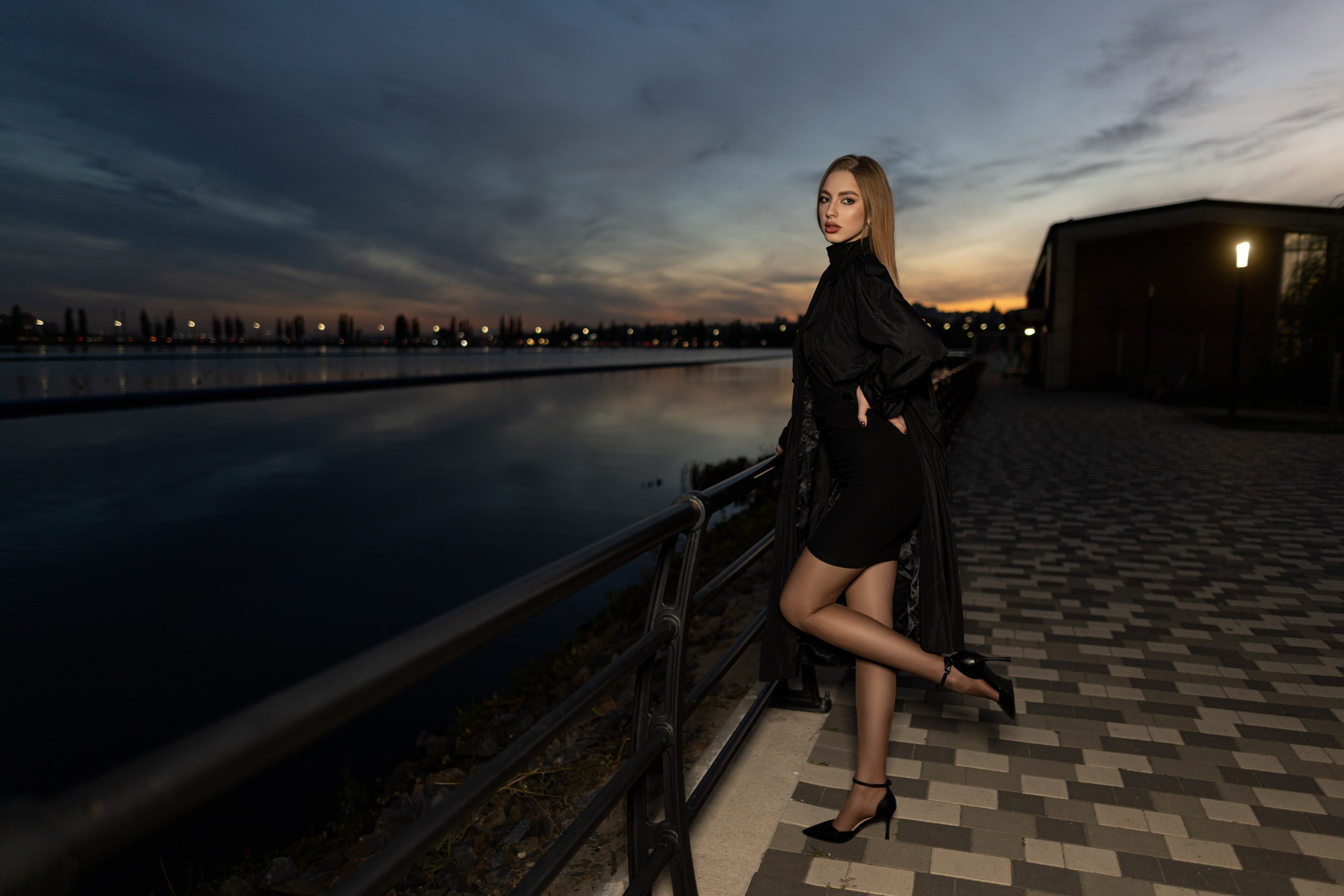 Вечерняя съемка с Ксенией на улице с импульсным светом для «себя». Дмитрий Шульгин, портретный фотограф в Воронеже