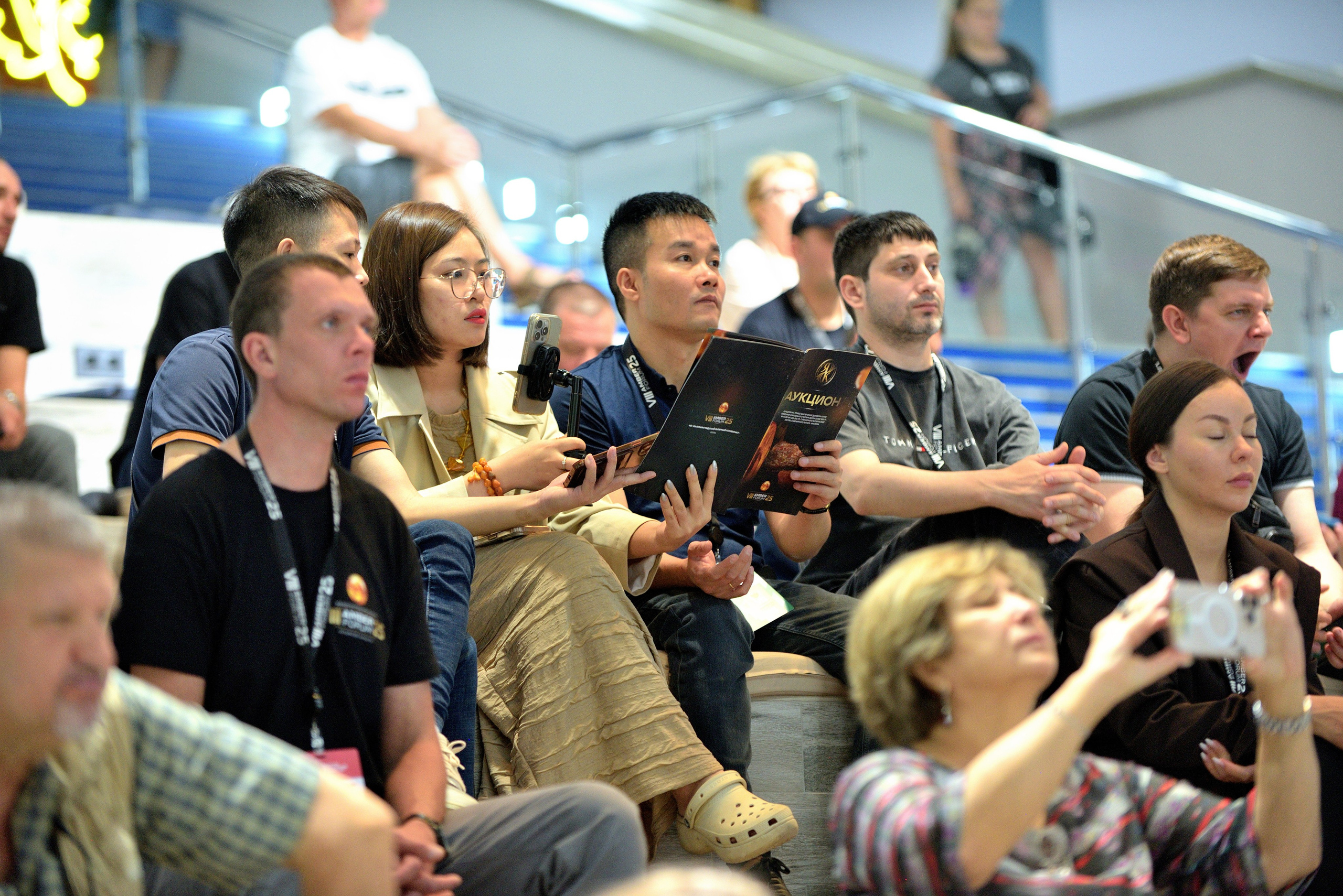 "Участники аукциона продажи янтаря".