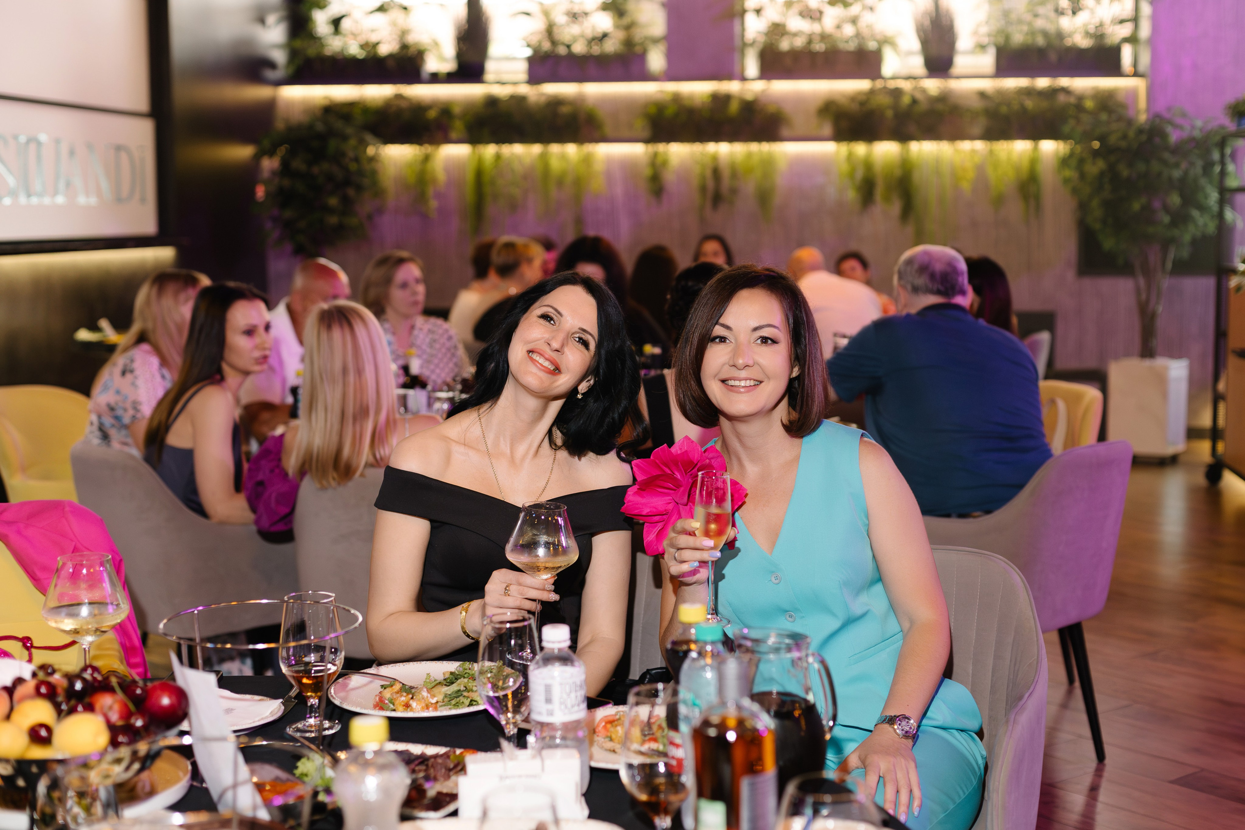 Выпускной 9В класса 2025. Артур Иликчян — Wedding & Event фотограф в Краснодаре