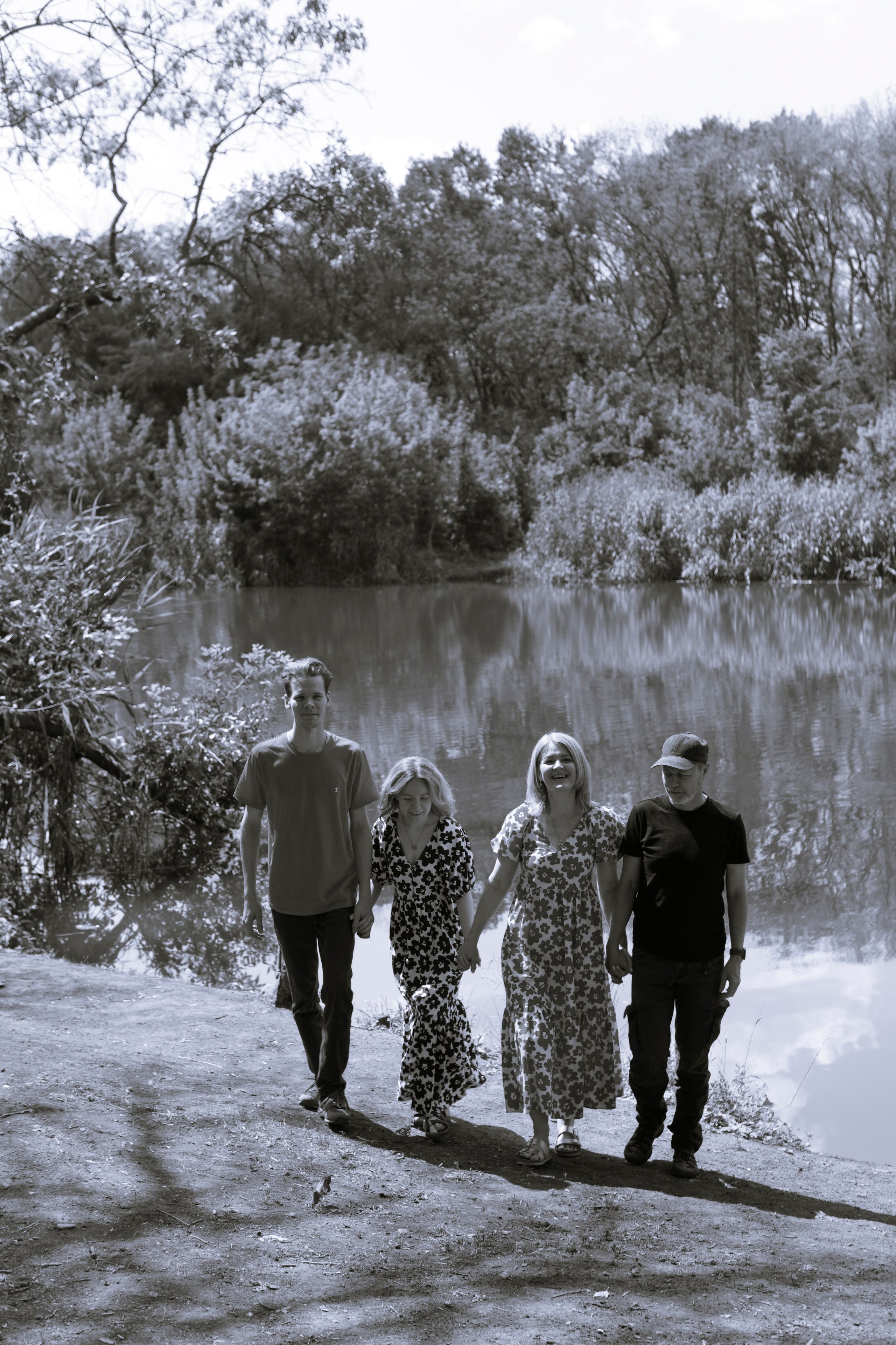 Семейная фотосессия у пруда. Фотограф в Ростове-на-Дону Марина Мальцева
