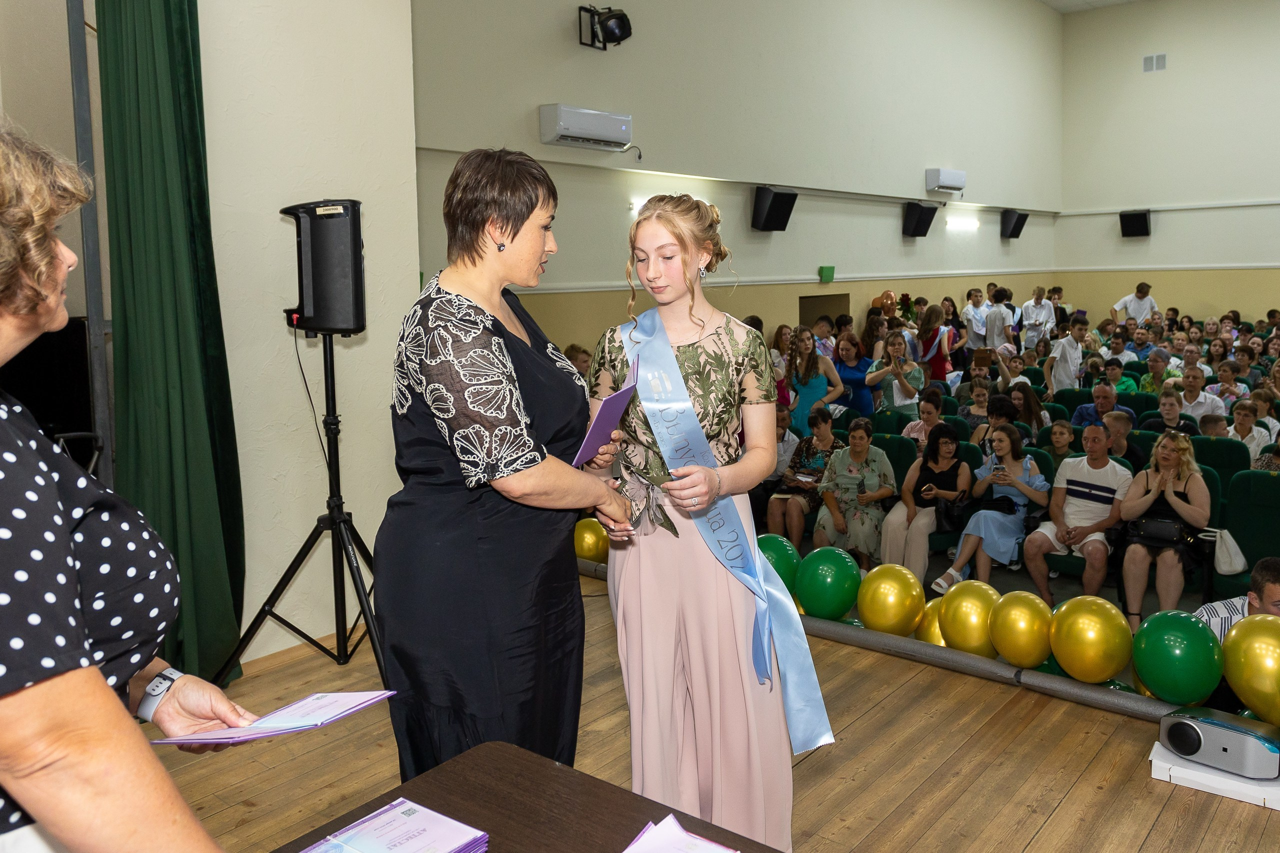 Вручение аттестата и выпускной вечер. Выпускные альбомы Майкоп, Краснодар Елена Золотарева