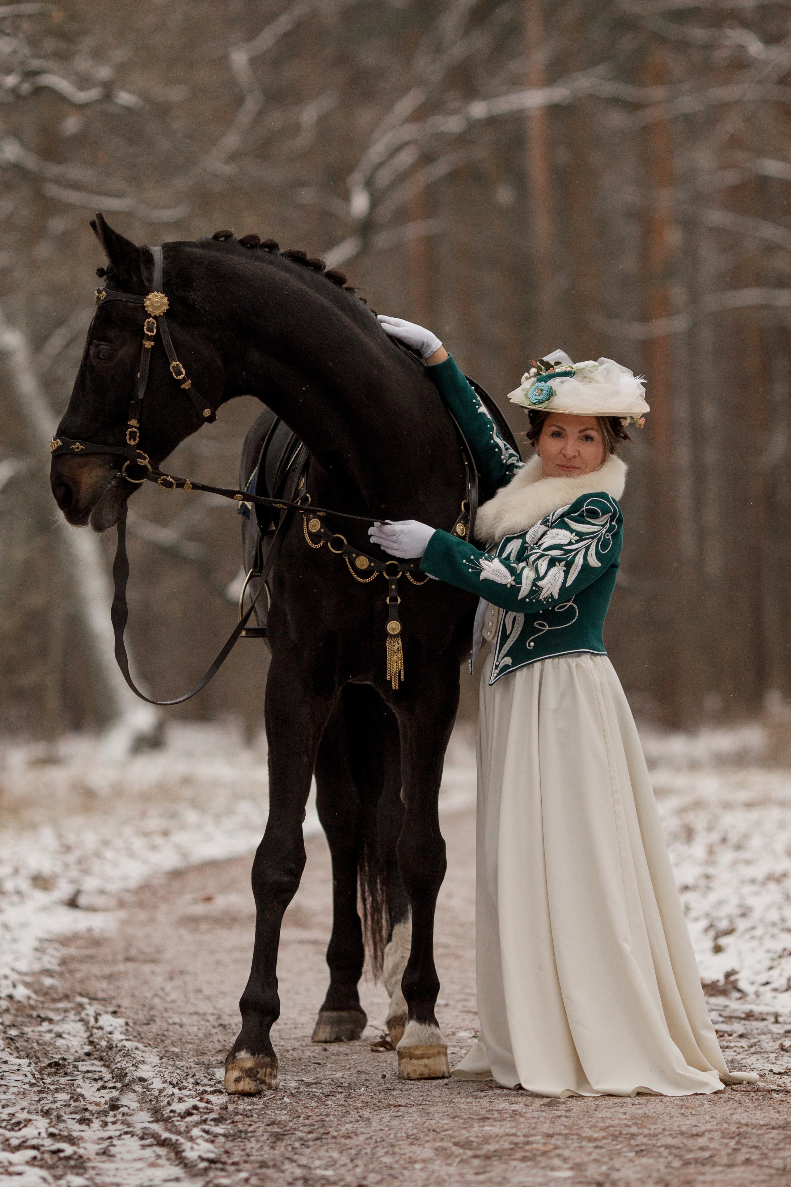 Фотосессия с лошадью у вокзала Новый Петергоф