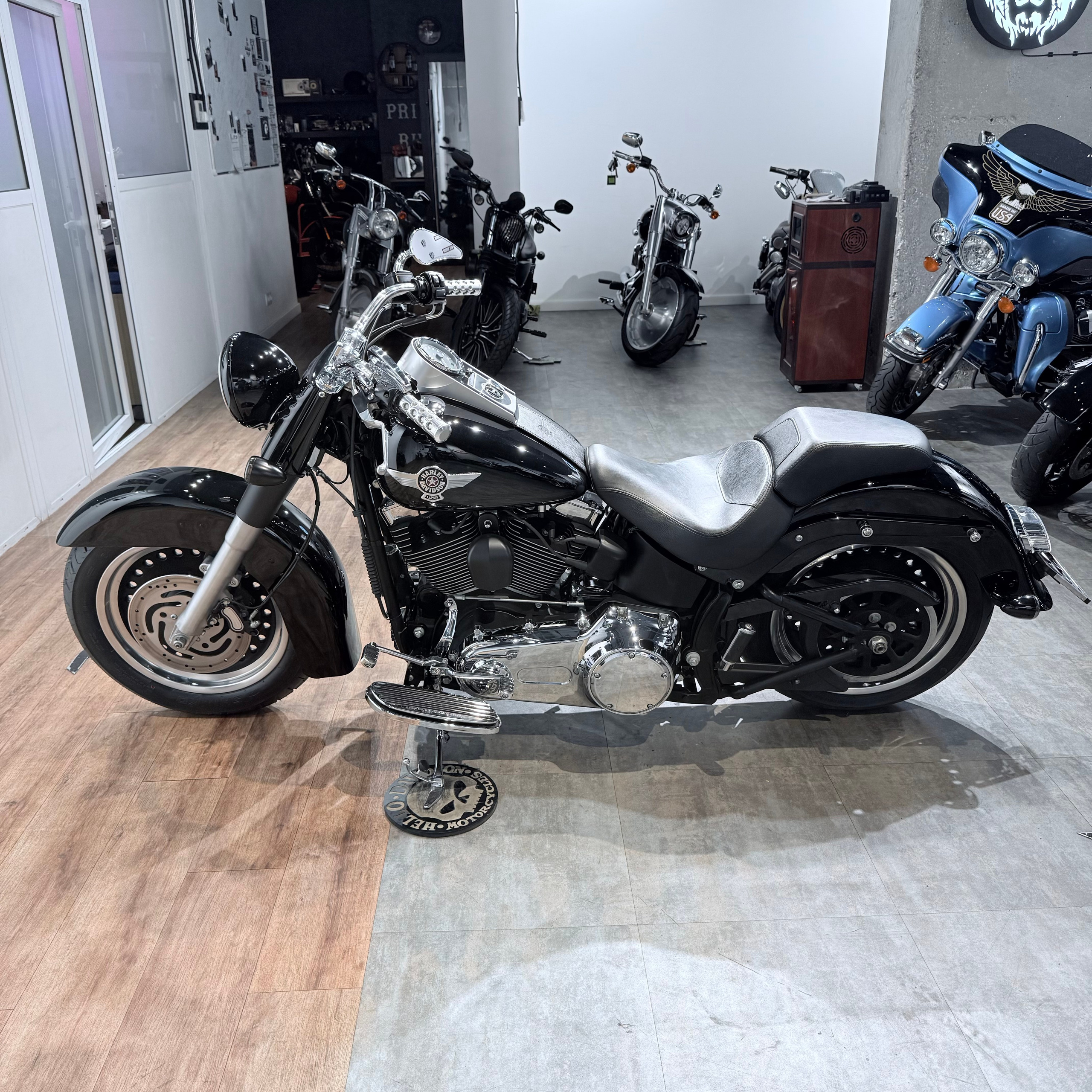2011 Fat Boy АВS Vivd Вlаck Vanсе & Hinеs. Hello Davidson, Москва. Только хорошие мотоциклы…