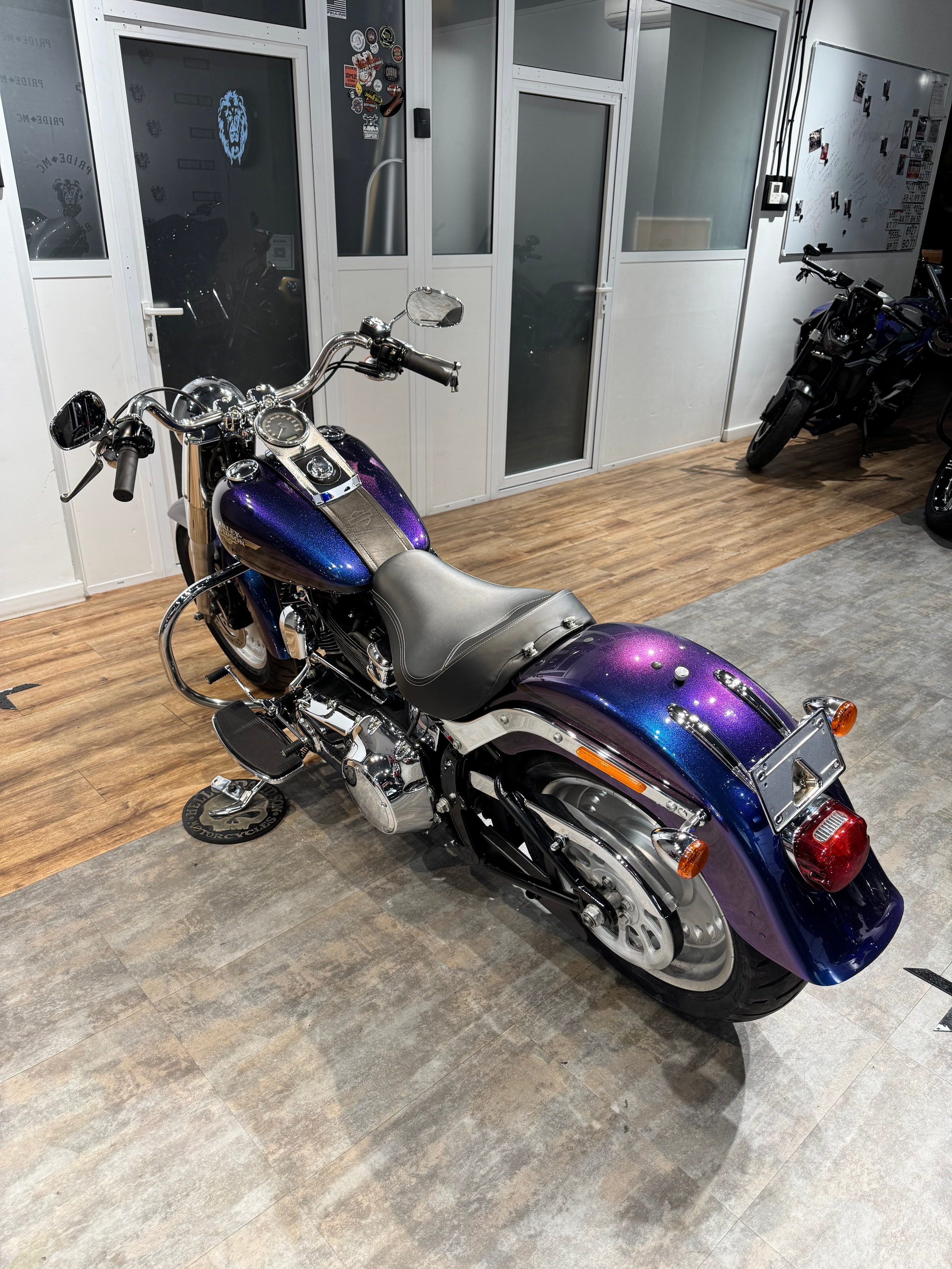 Мотоциклы Harley-Davidson 2010 Fat Boy (Flame Blue Pearl) (Softail)  — купить мотоцикл. Hello Davidson, Москва. Только хорошие мотоциклы…