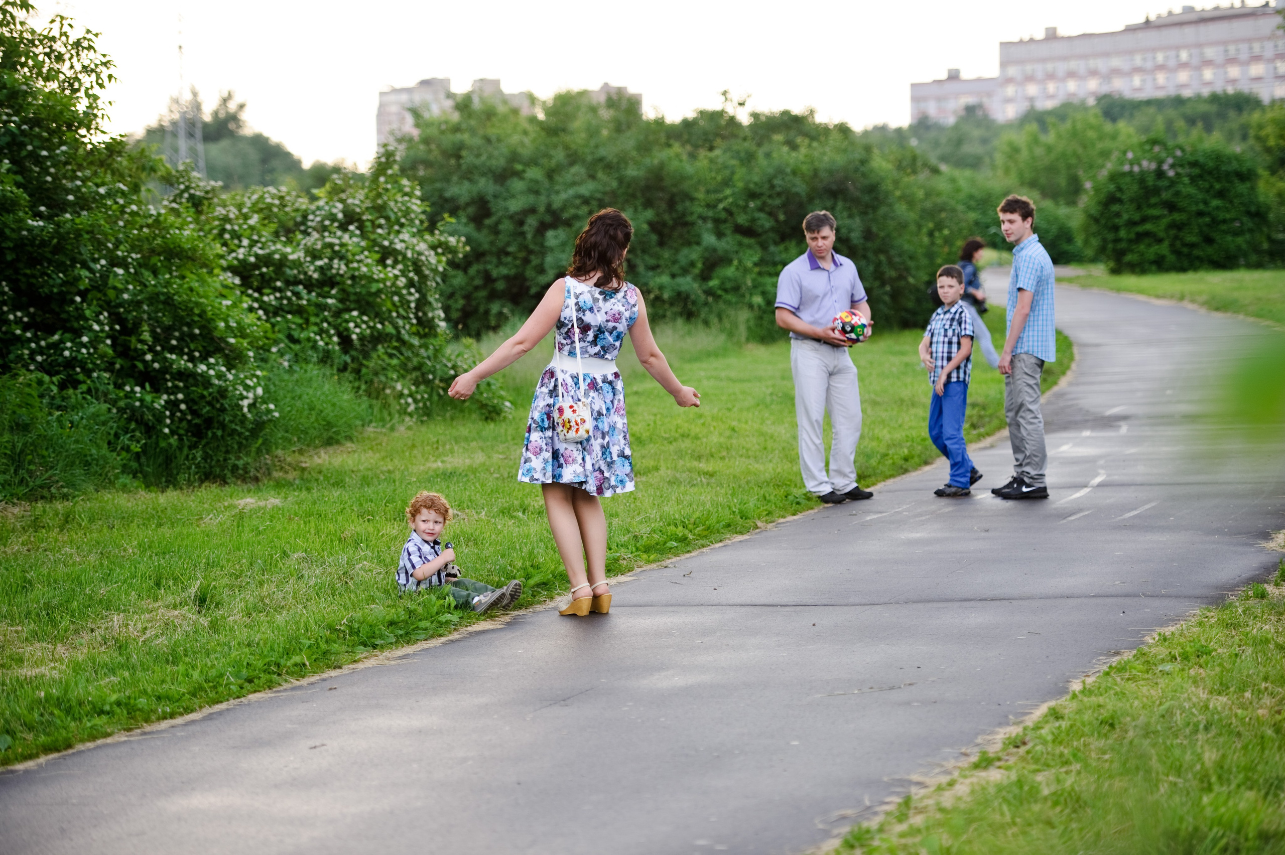 Лада, Дмитрий и 3 сына. Прогулка, Москва. Семейный фотограф Анна Дубовская