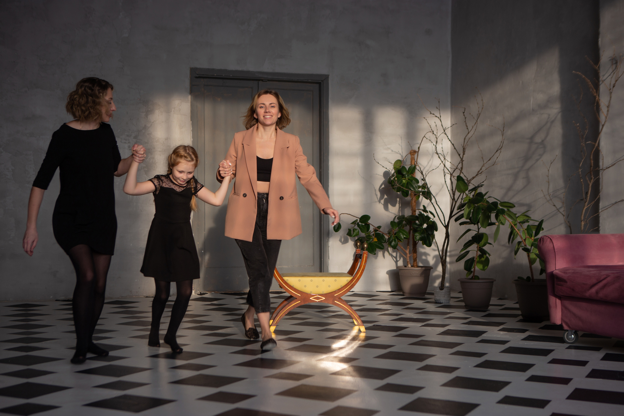 Даша, Аня и Маша. Главная