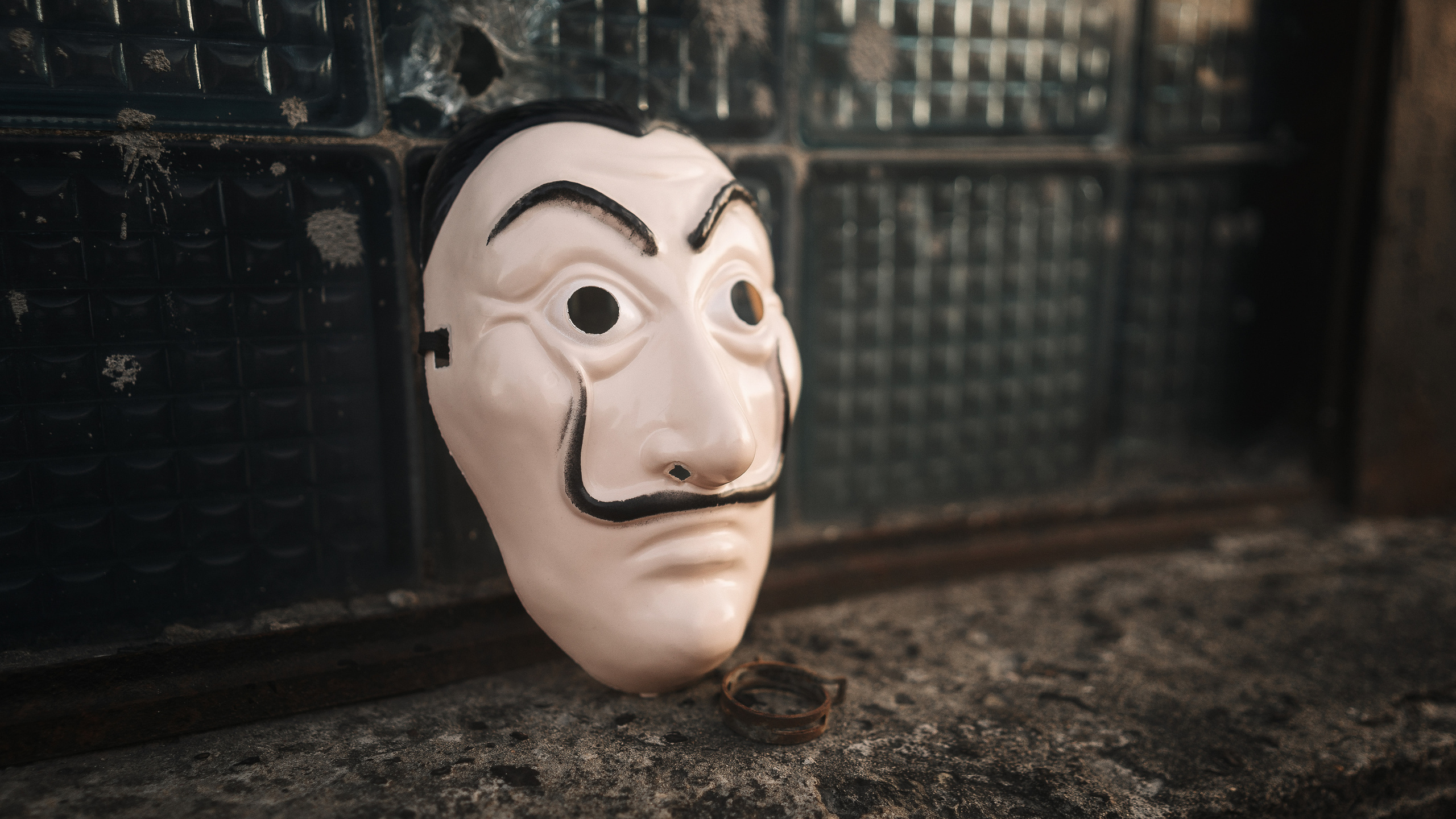 Маска Сальвадора Дали.